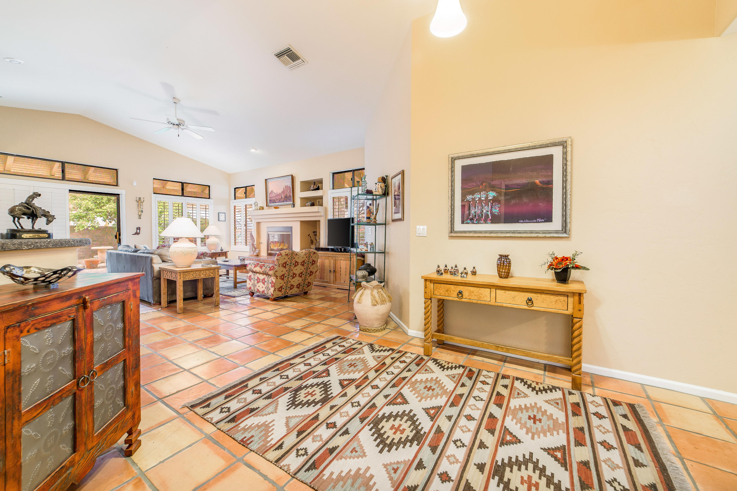 6437 N Via Divina