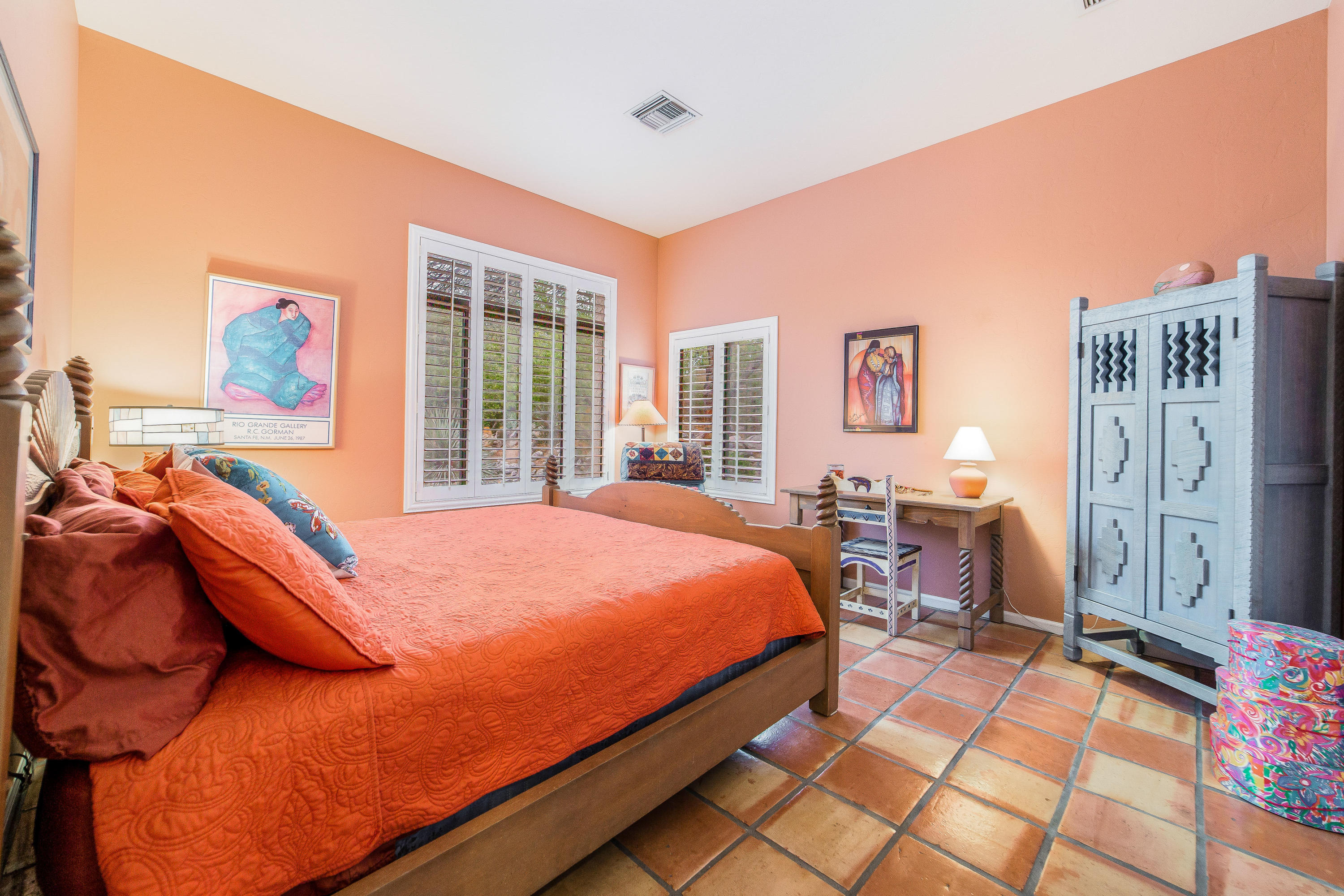 6437 N Via Divina