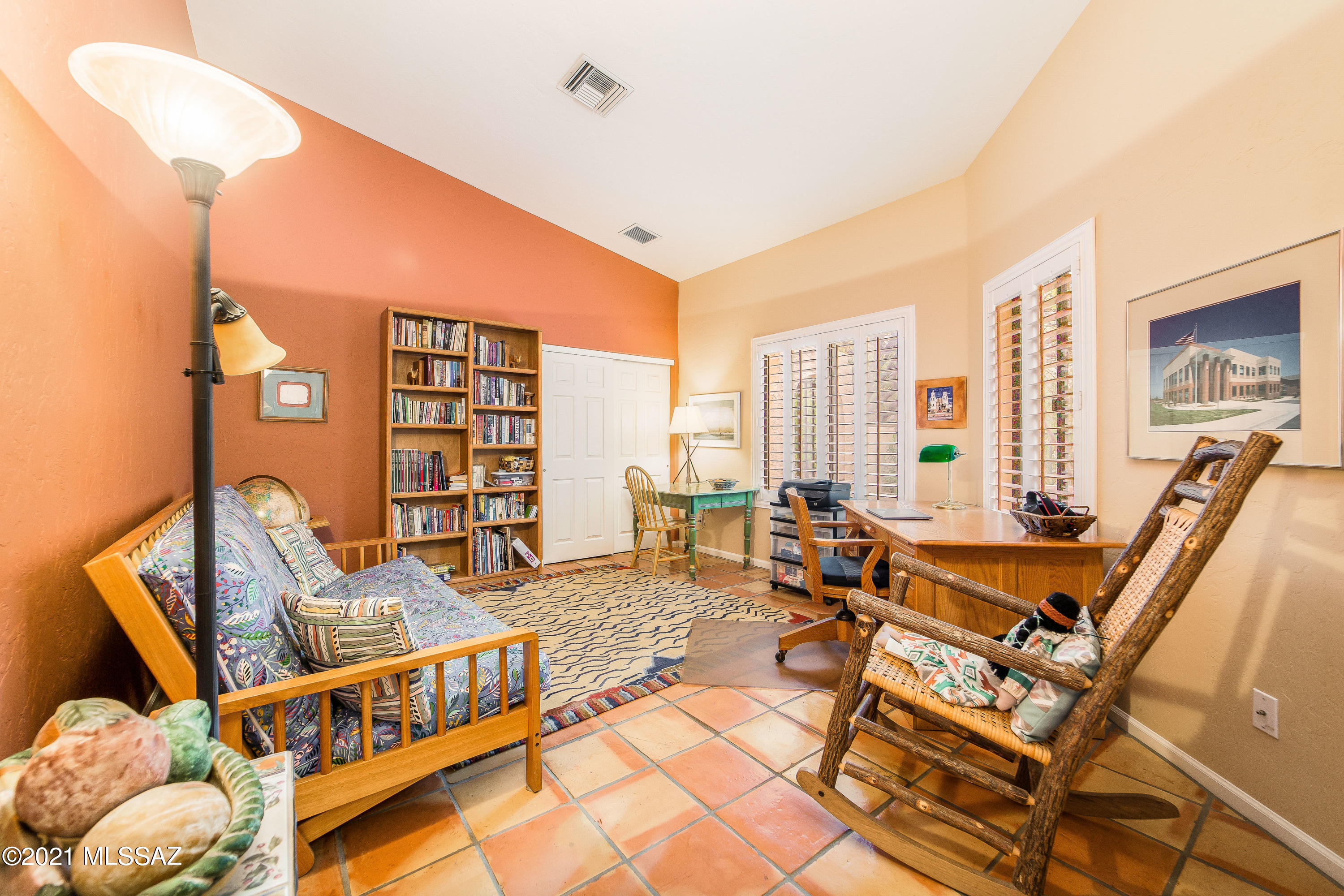 6437 N Via Divina