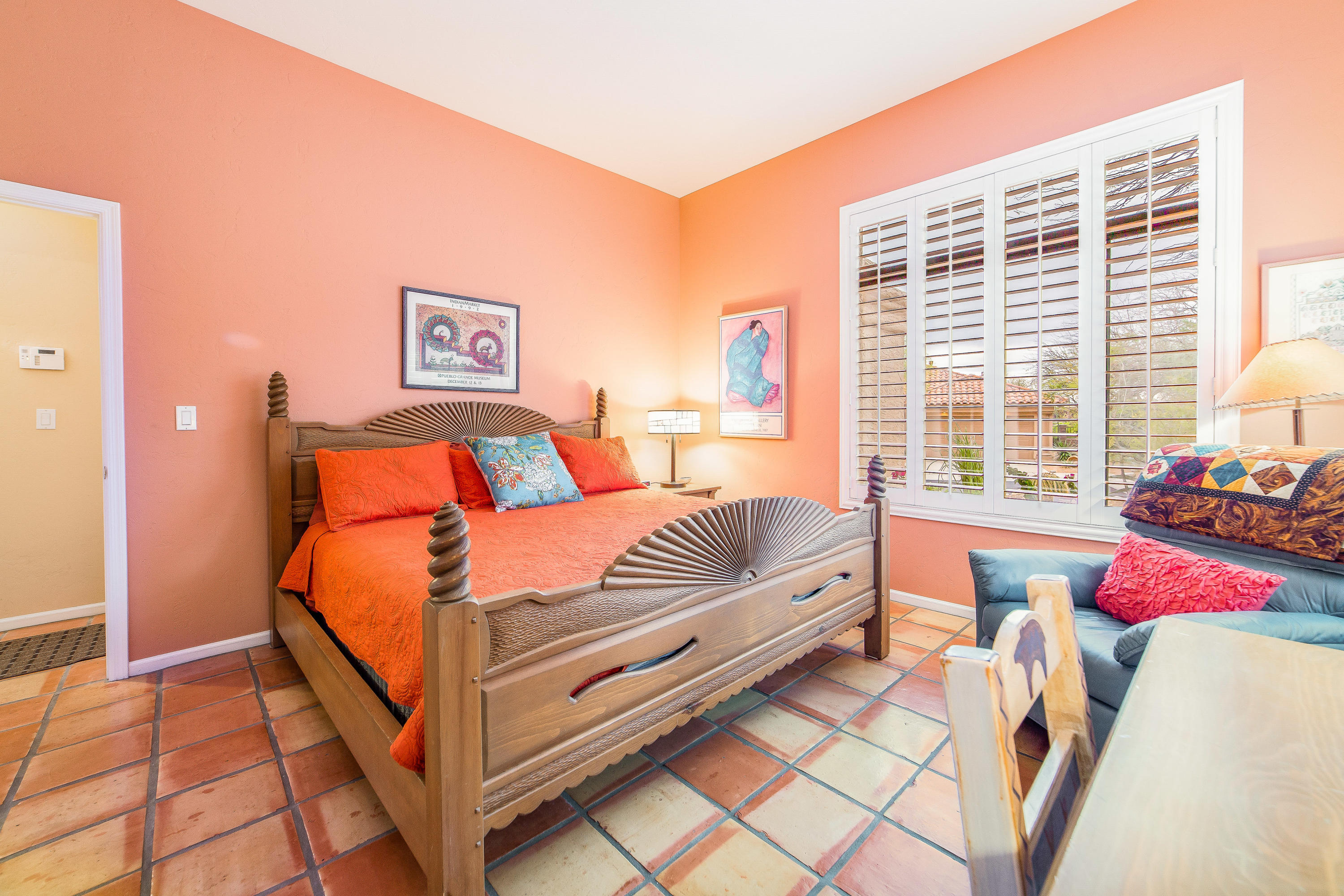 6437 N Via Divina