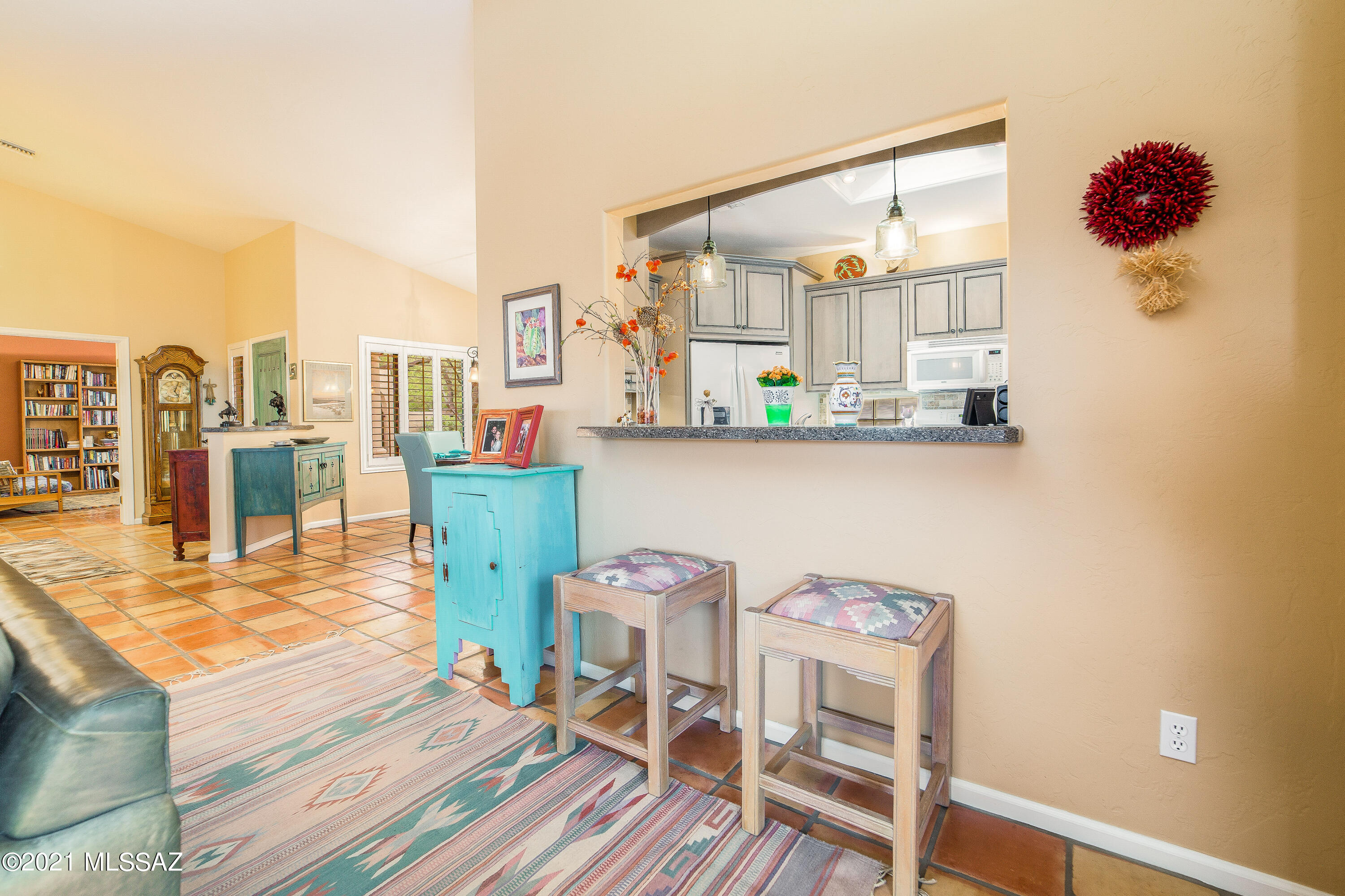 6437 N Via Divina