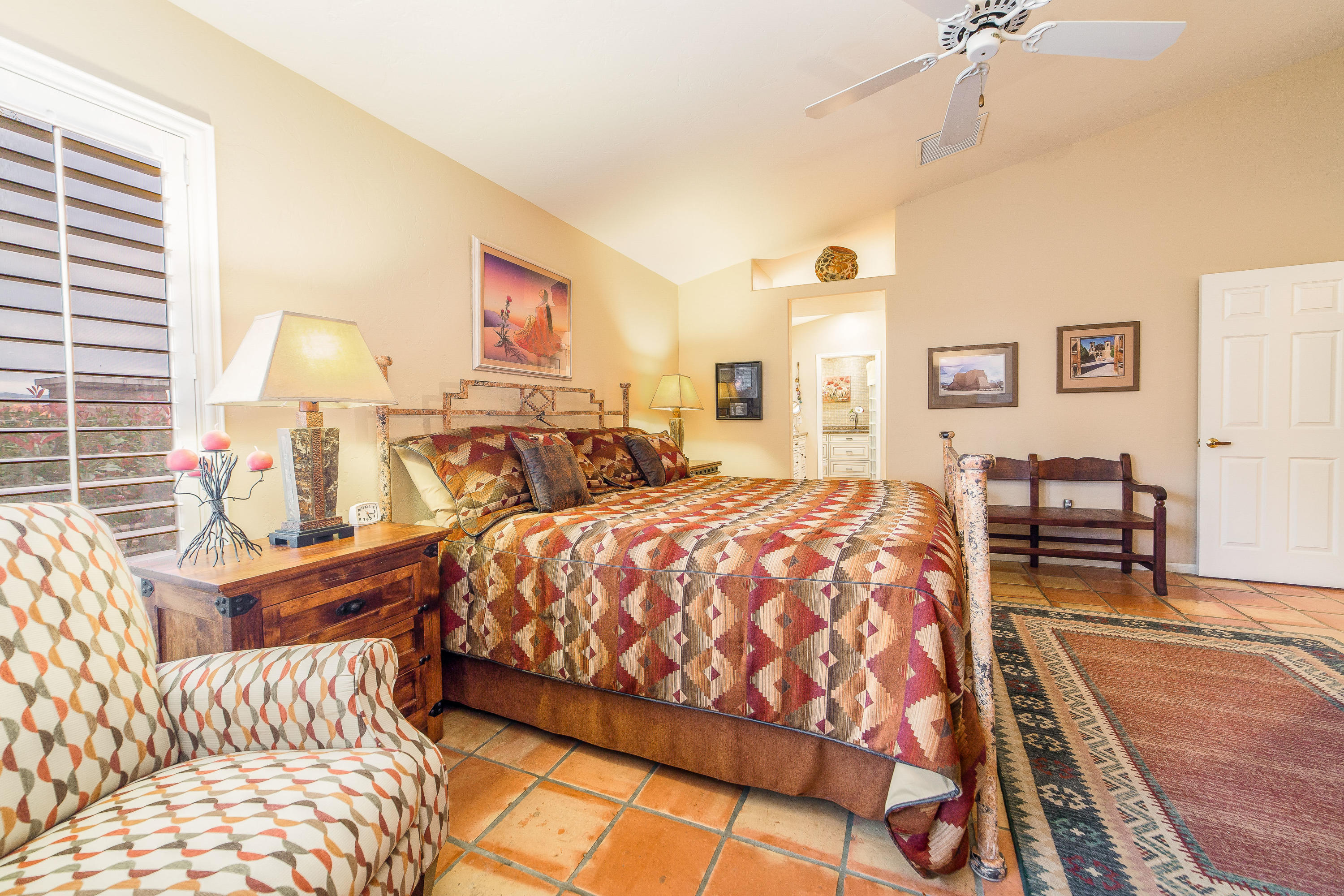6437 N Via Divina
