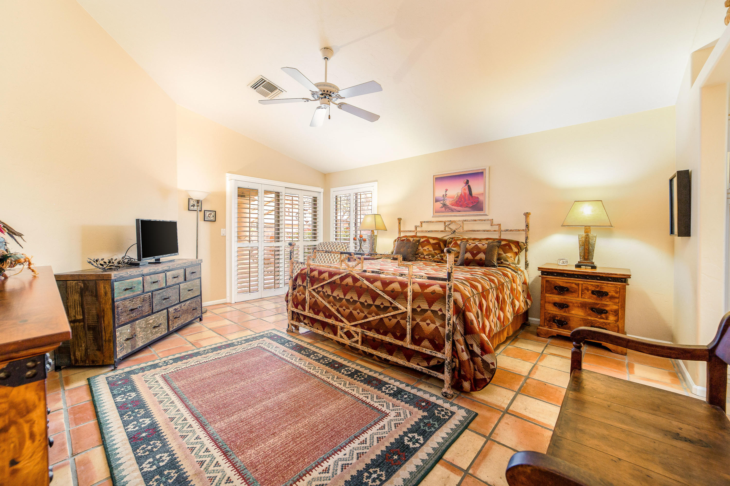 6437 N Via Divina
