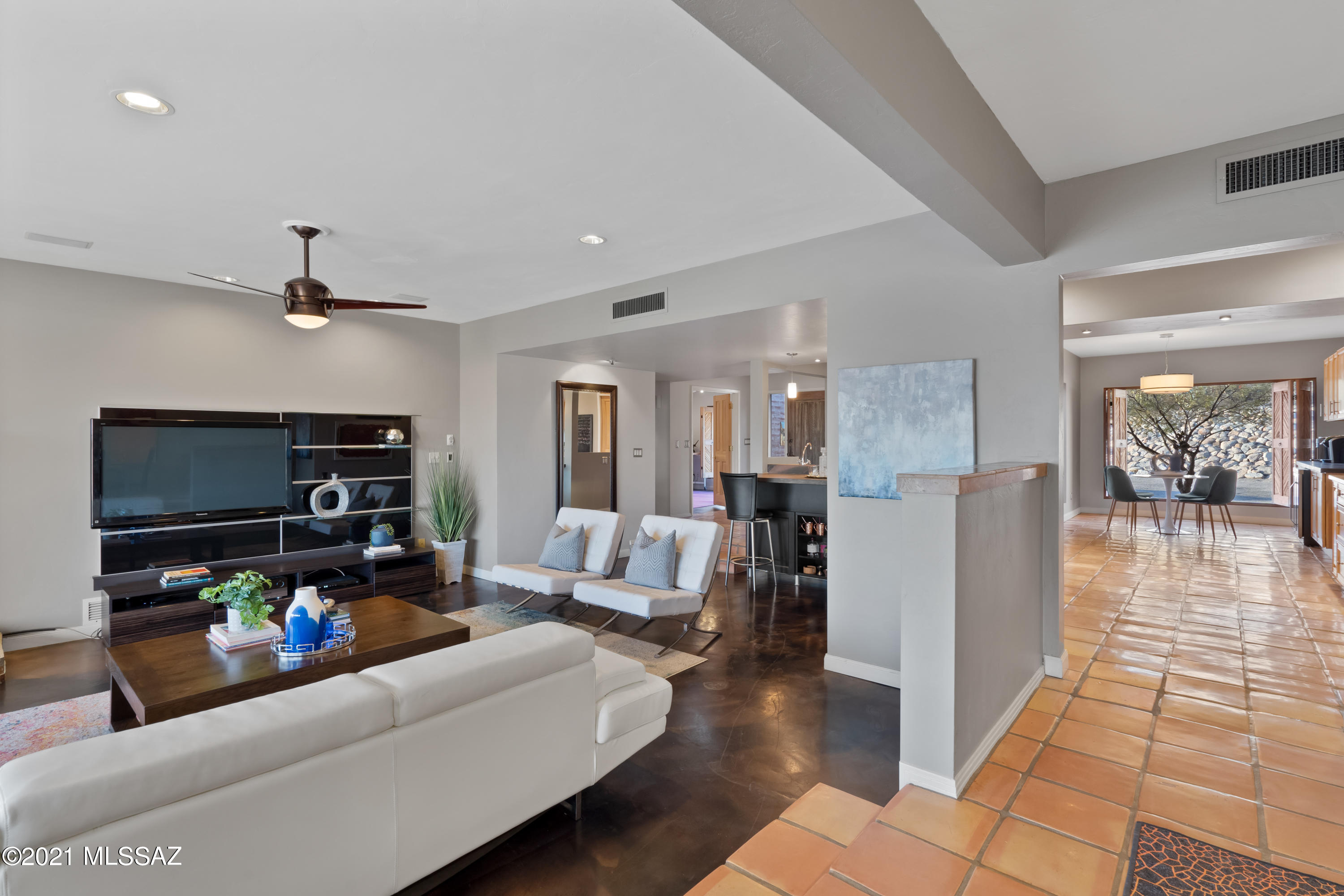6010 N Camino Esplendora