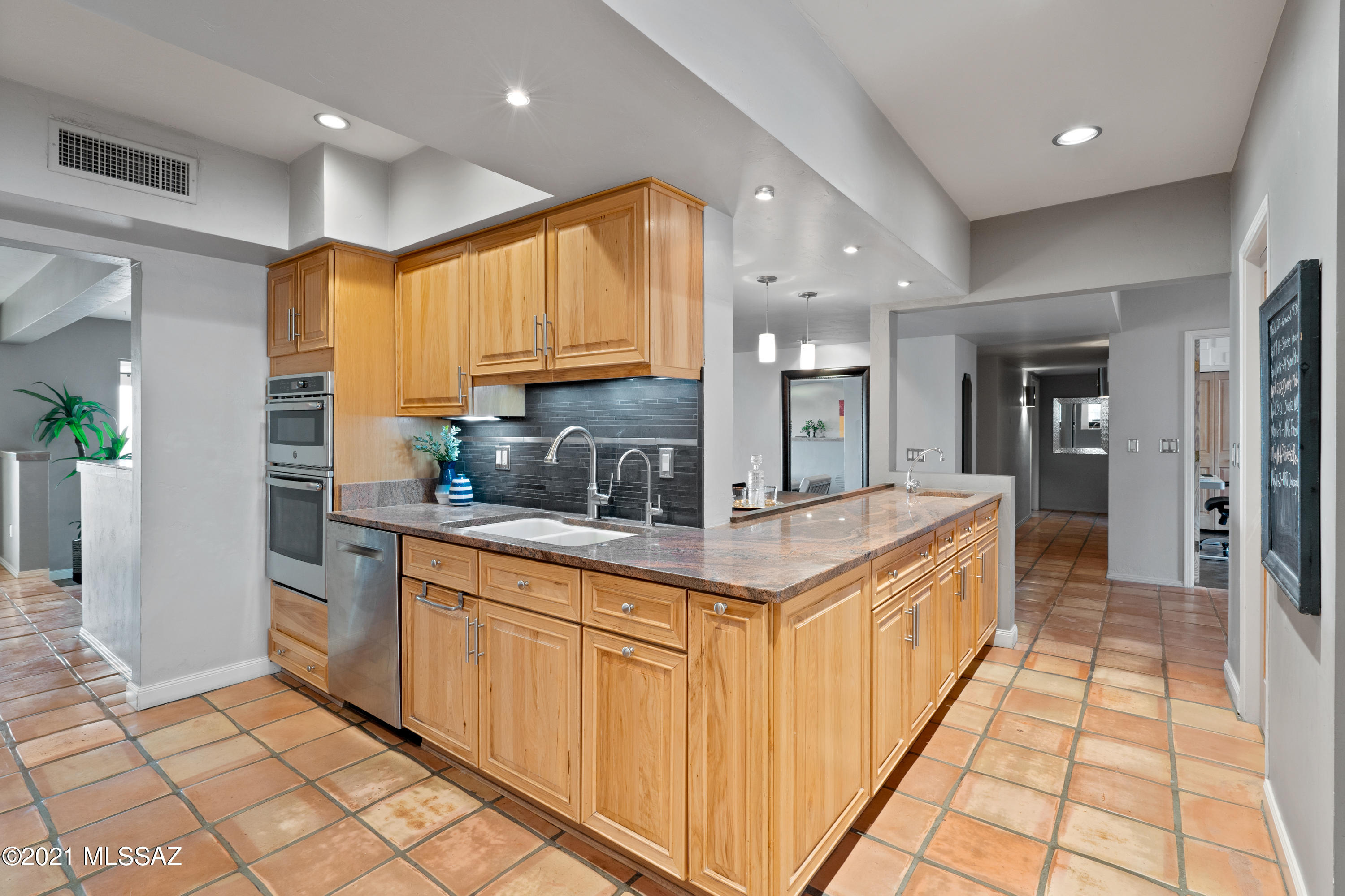 6010 N Camino Esplendora