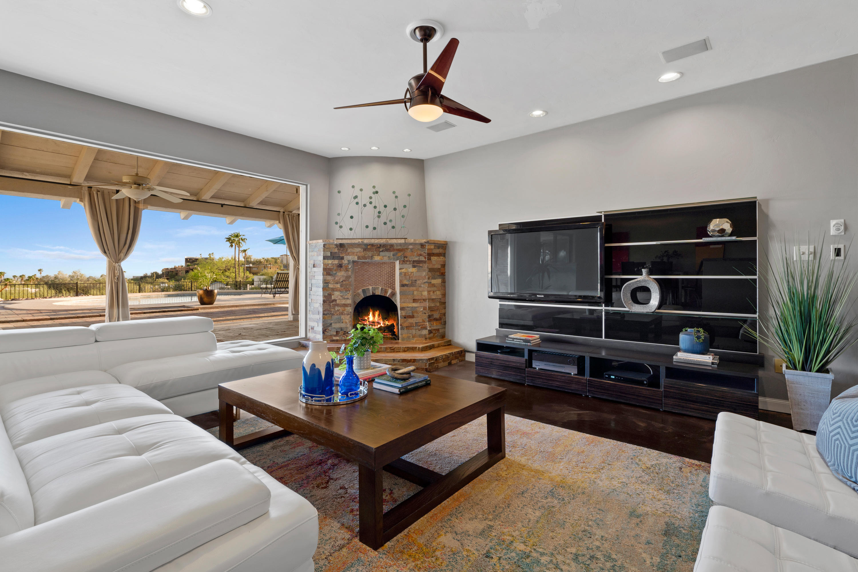 6010 N Camino Esplendora