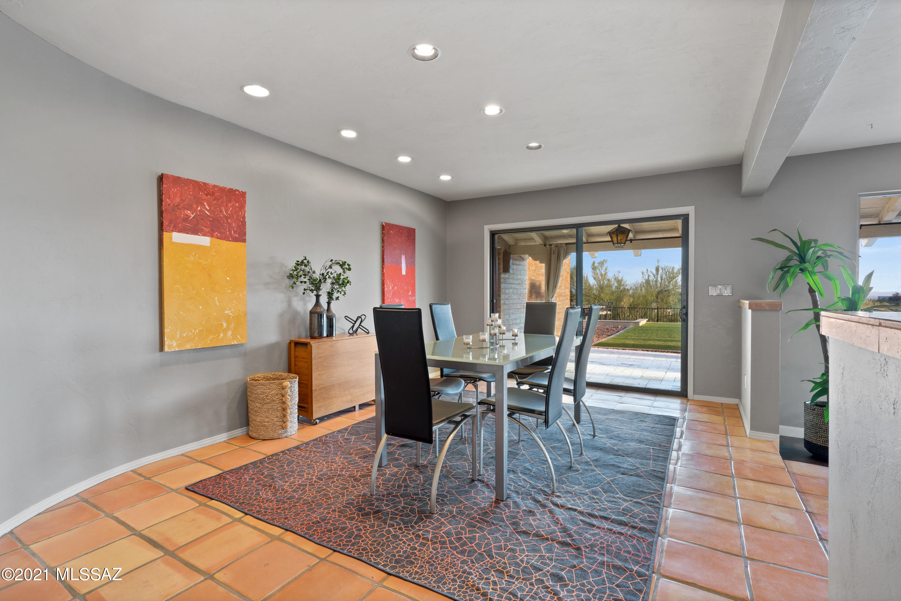 6010 N Camino Esplendora