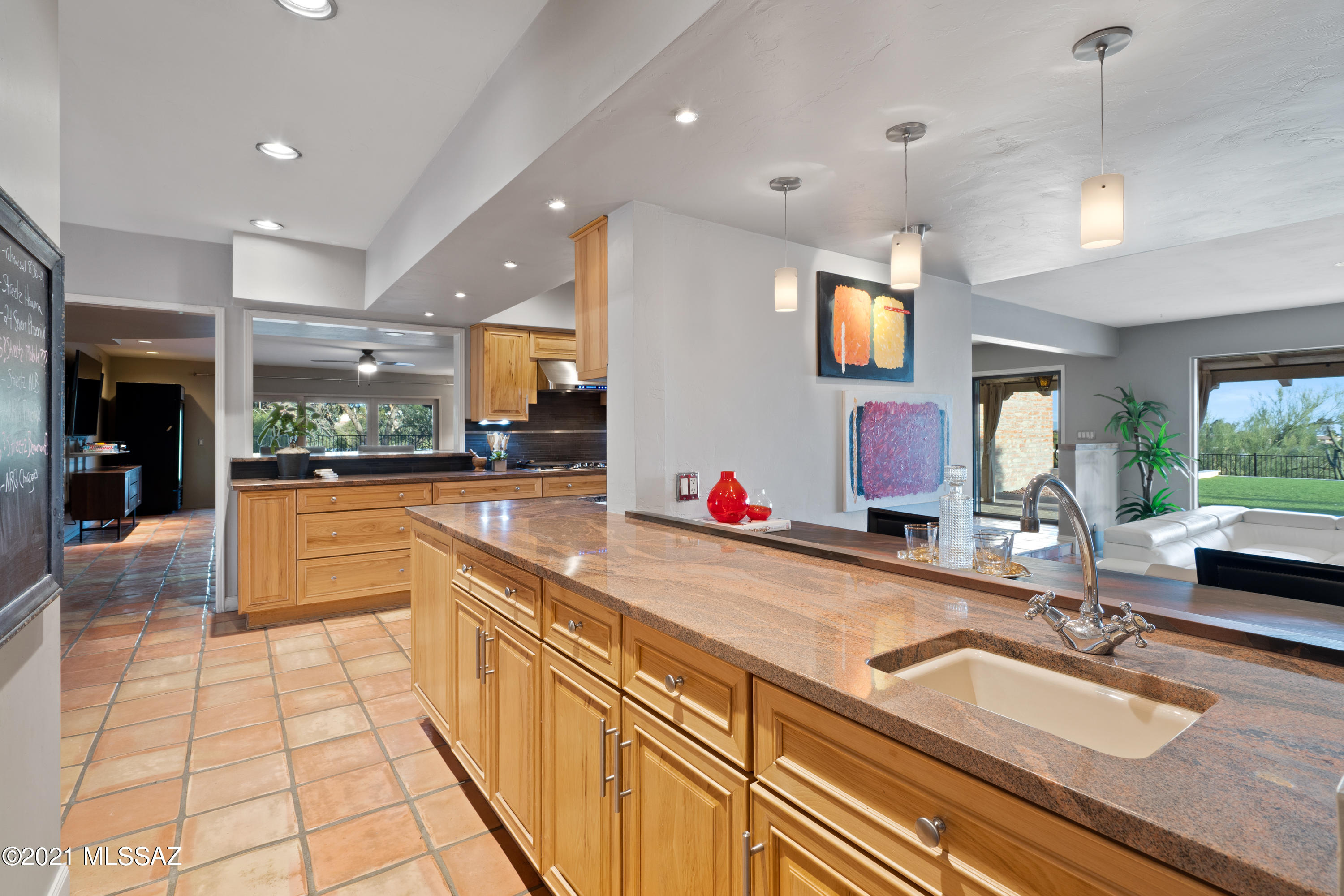 6010 N Camino Esplendora