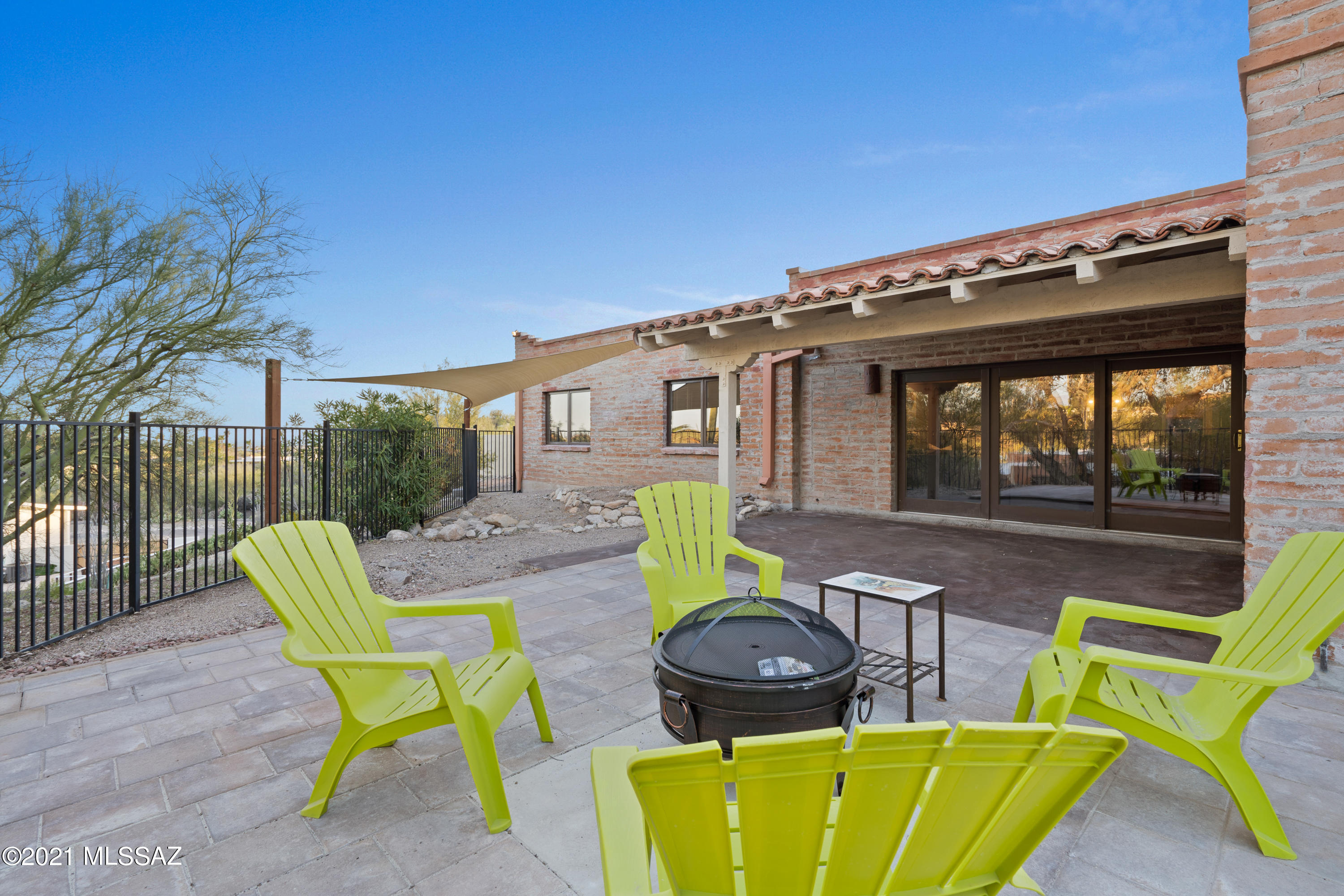 6010 N Camino Esplendora