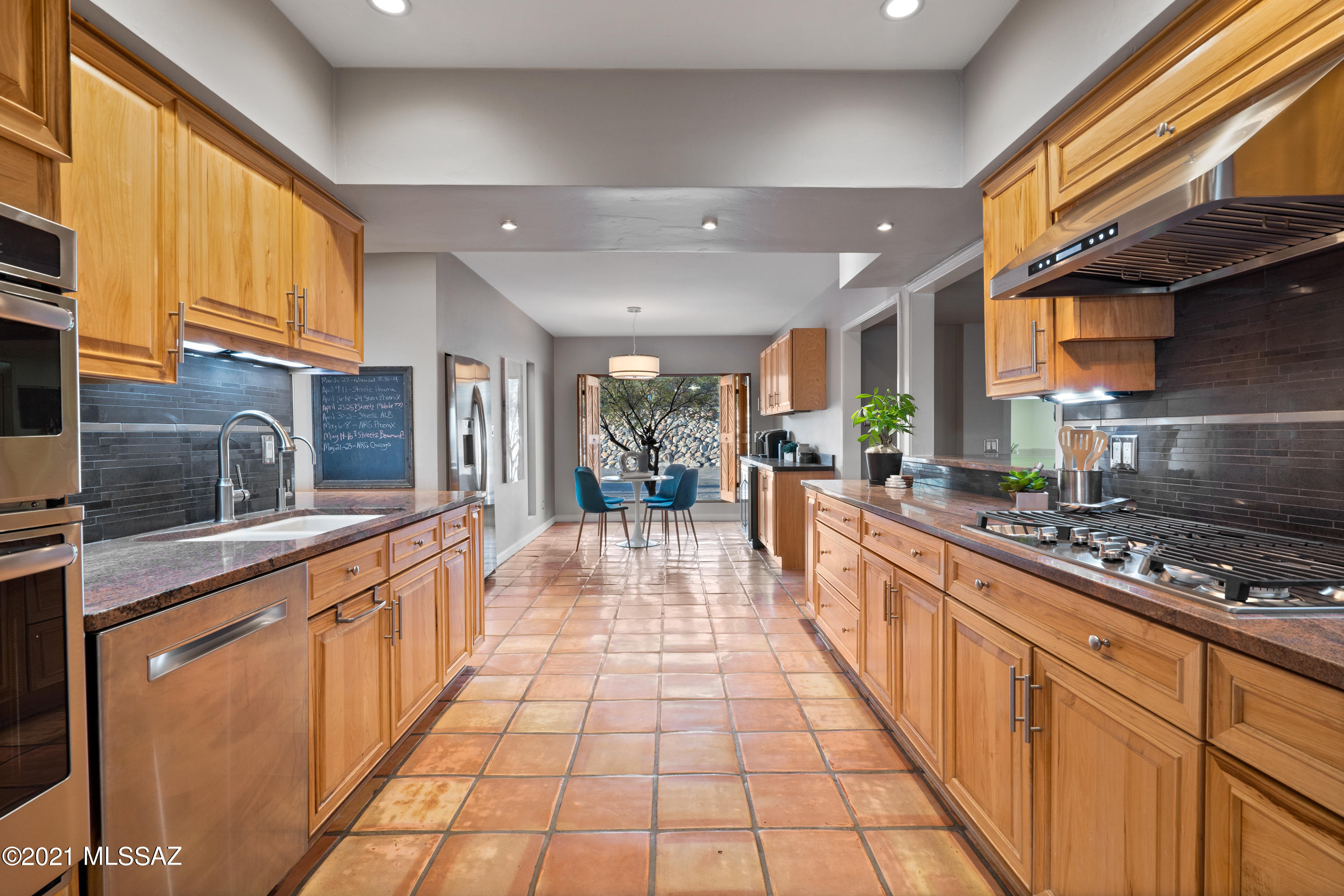 6010 N Camino Esplendora