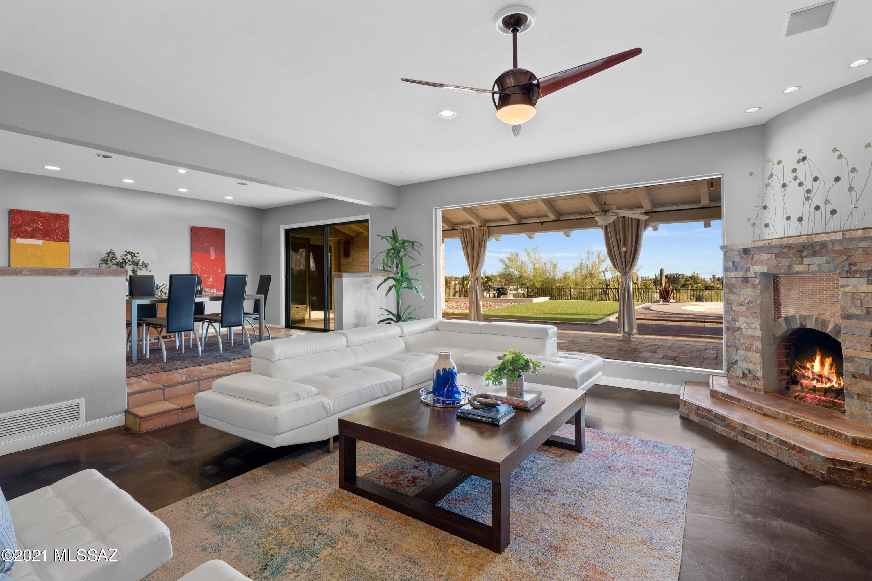 6010 N Camino Esplendora