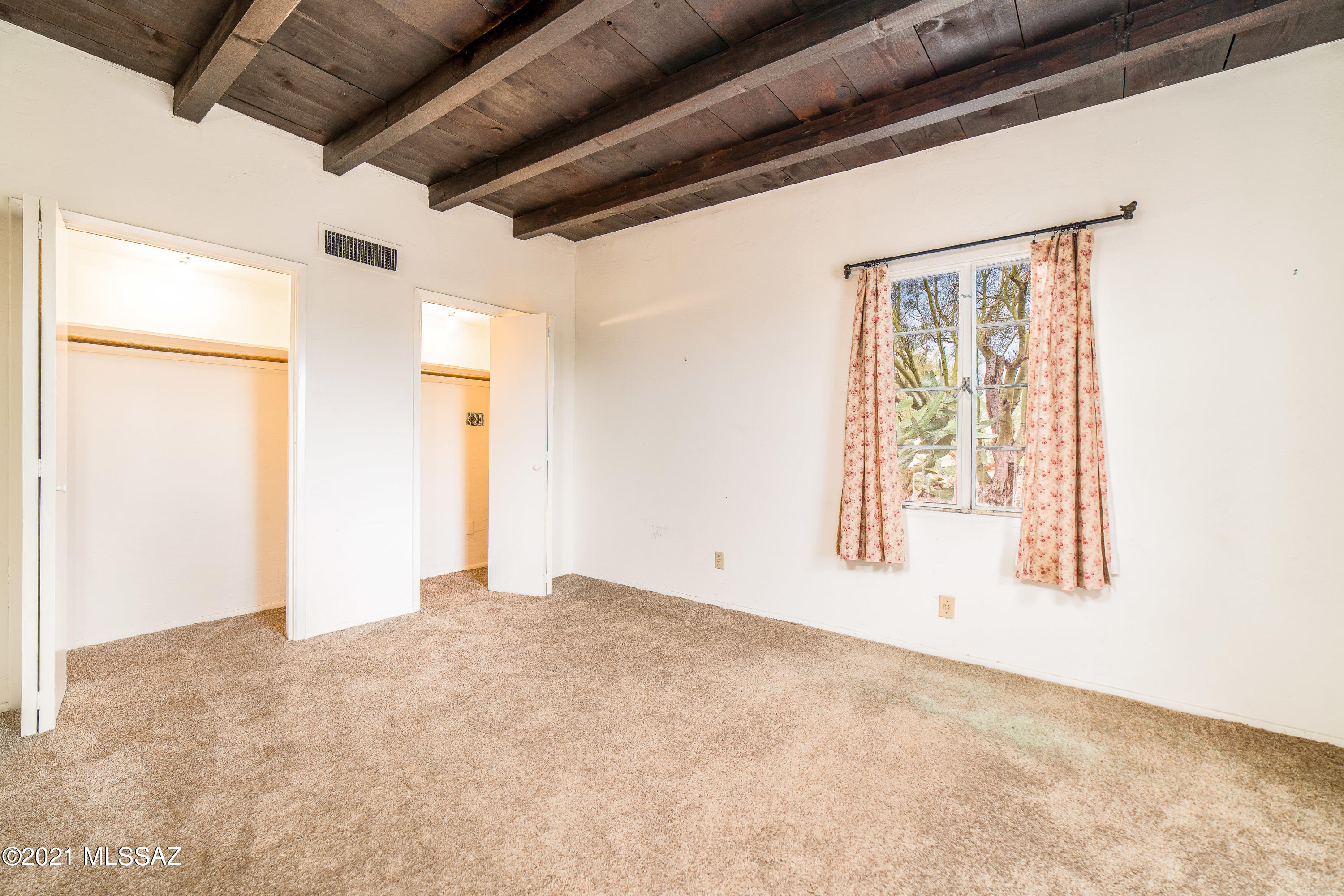 5055 N Calle La Vela
