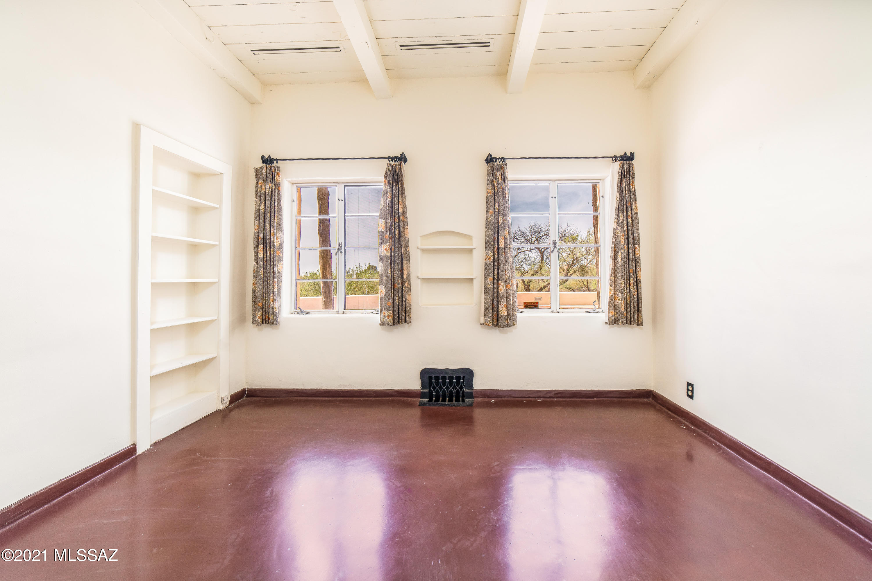5055 N Calle La Vela