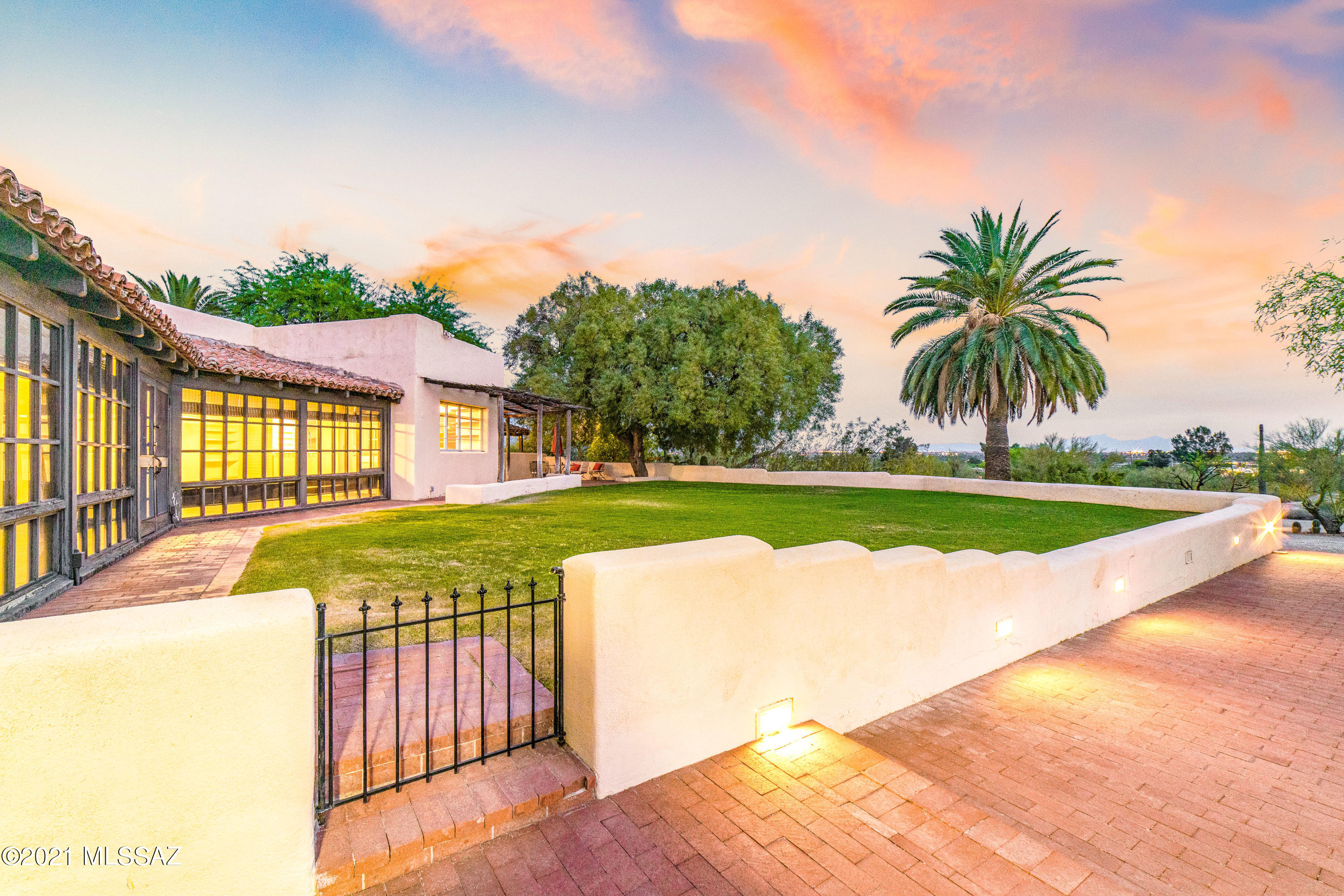 5055 N Calle La Vela