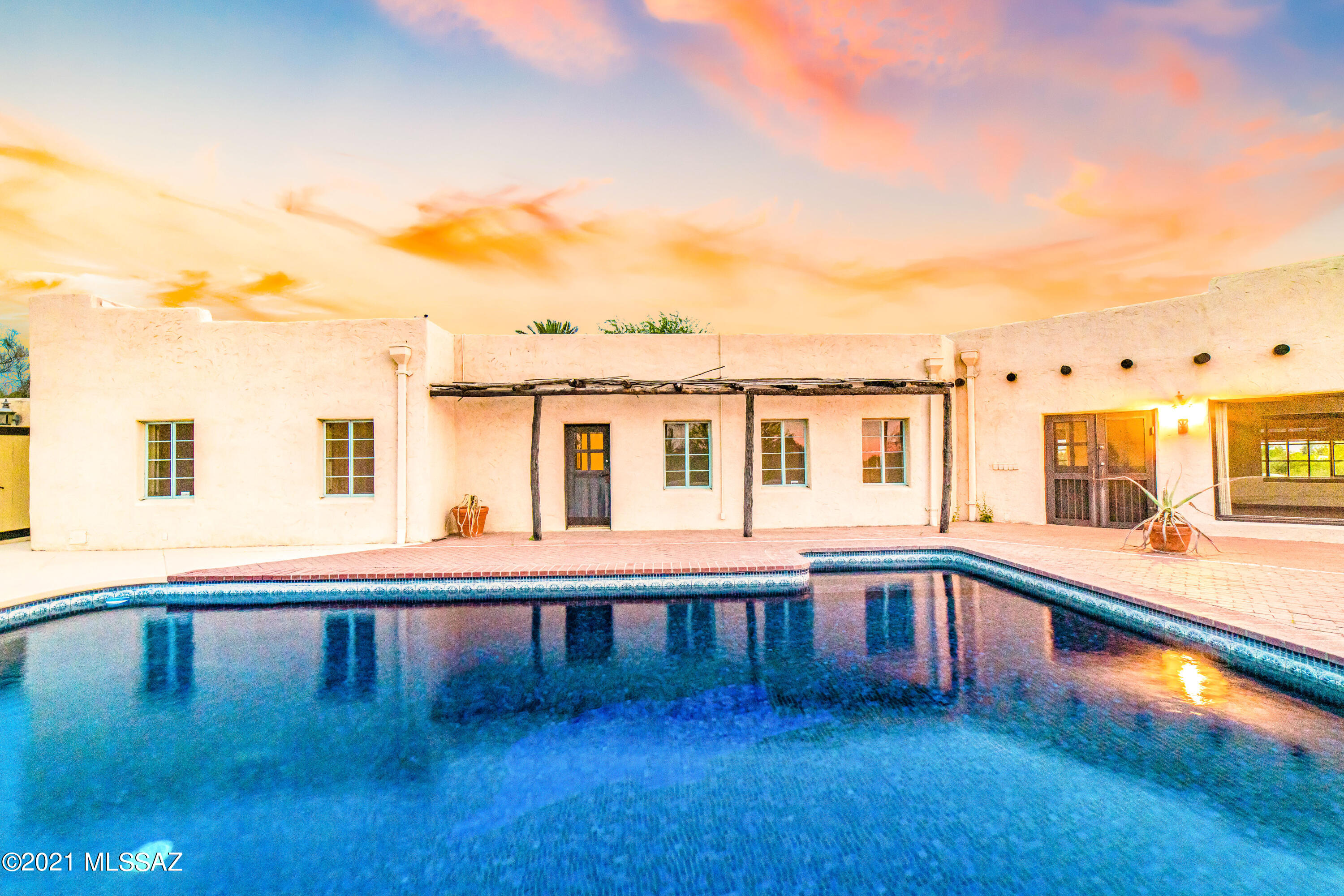5055 N Calle La Vela
