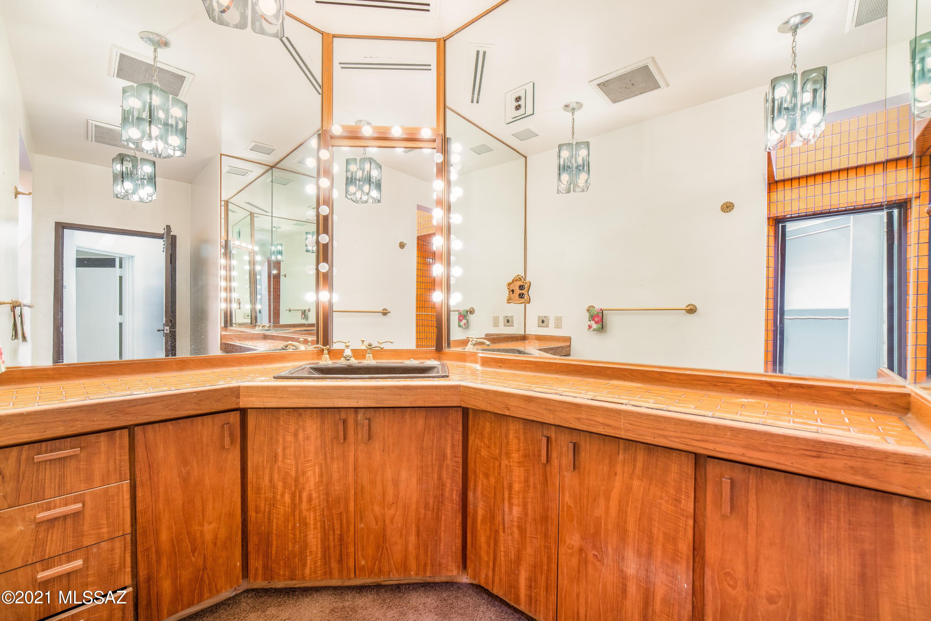 5055 N Calle La Vela