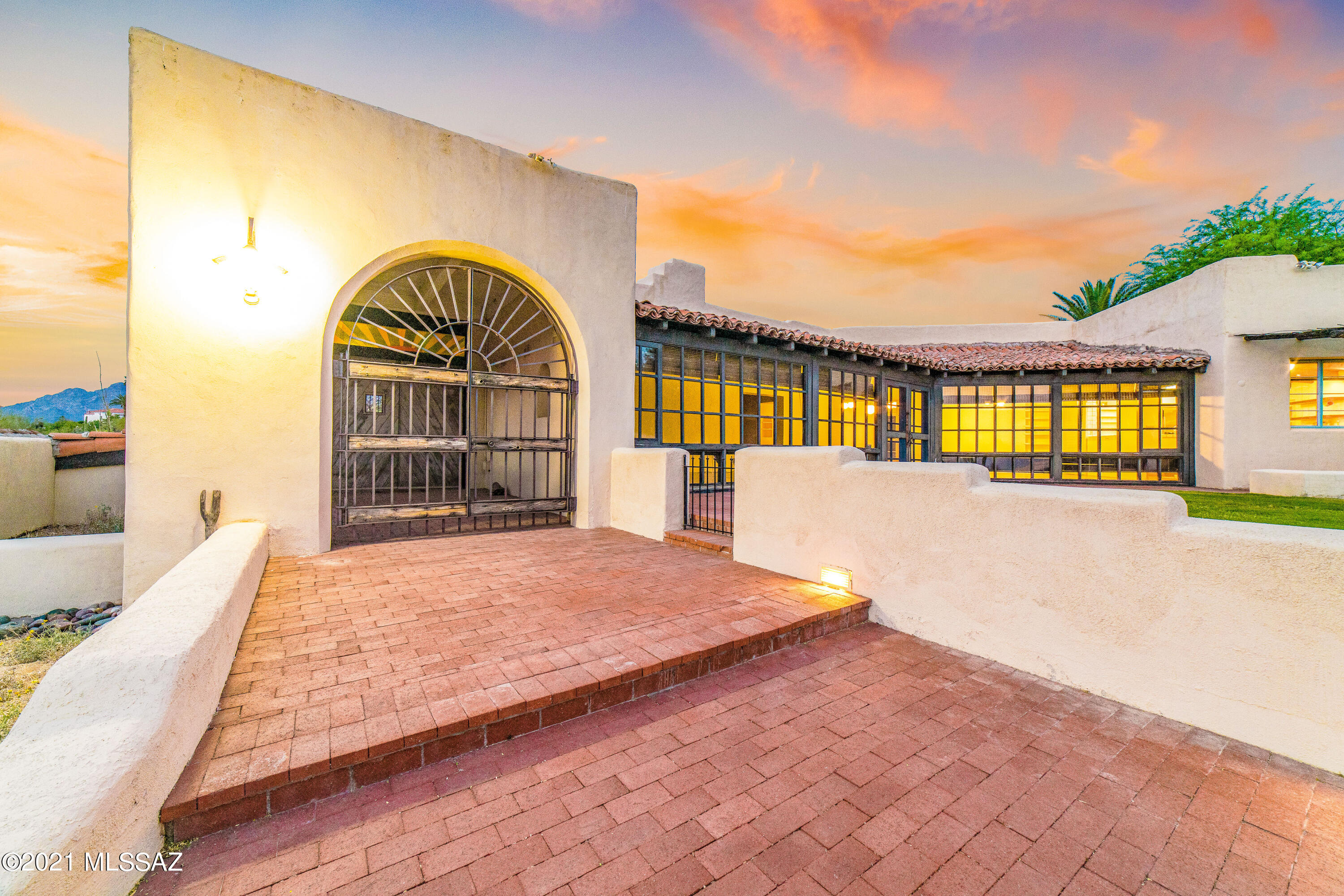 5055 N Calle La Vela