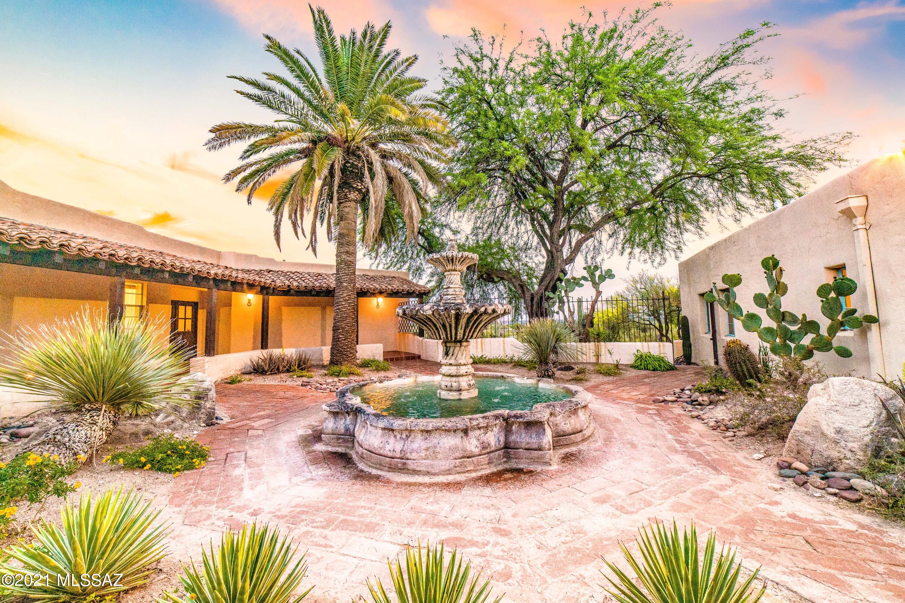 5055 N Calle La Vela