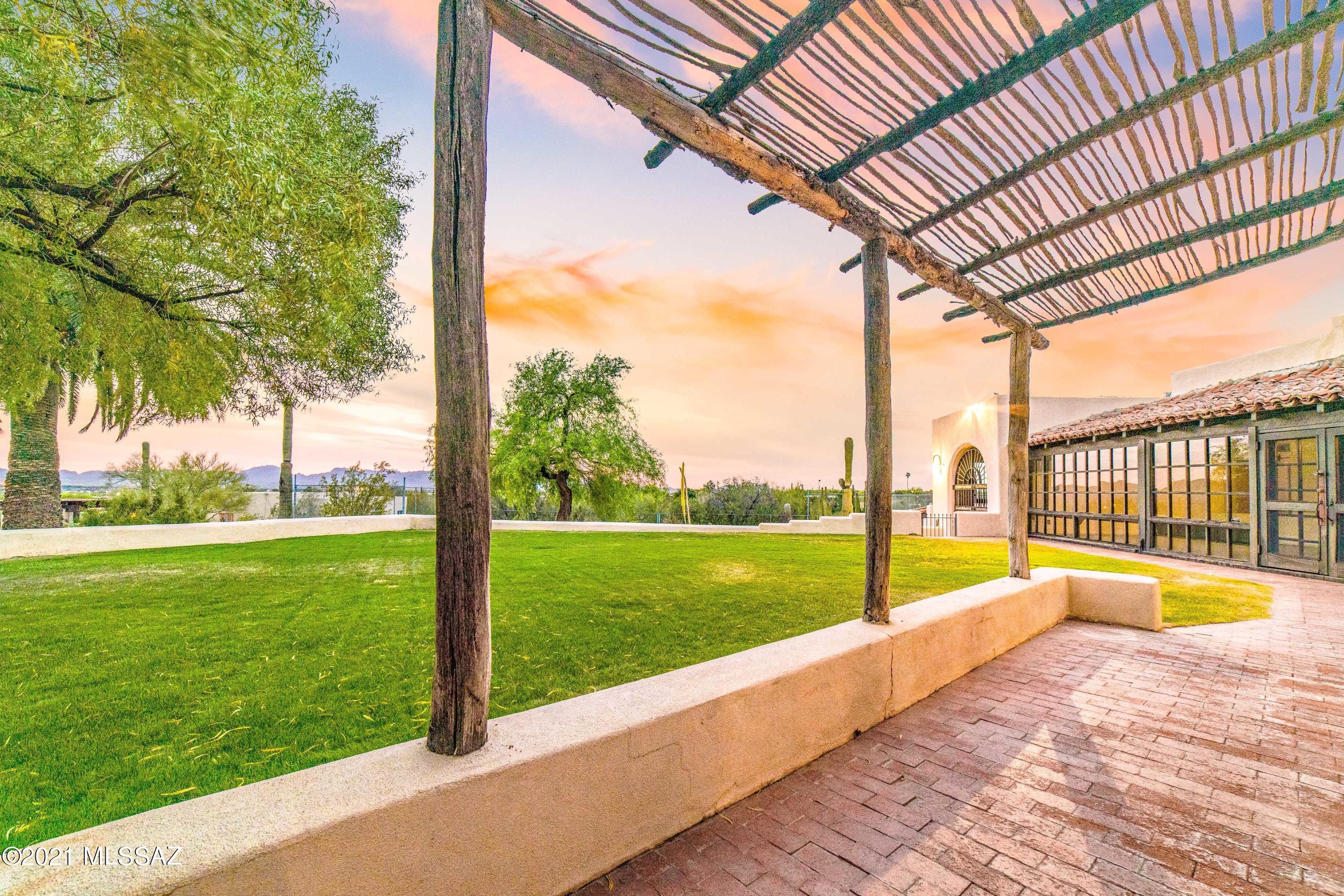 5055 N Calle La Vela