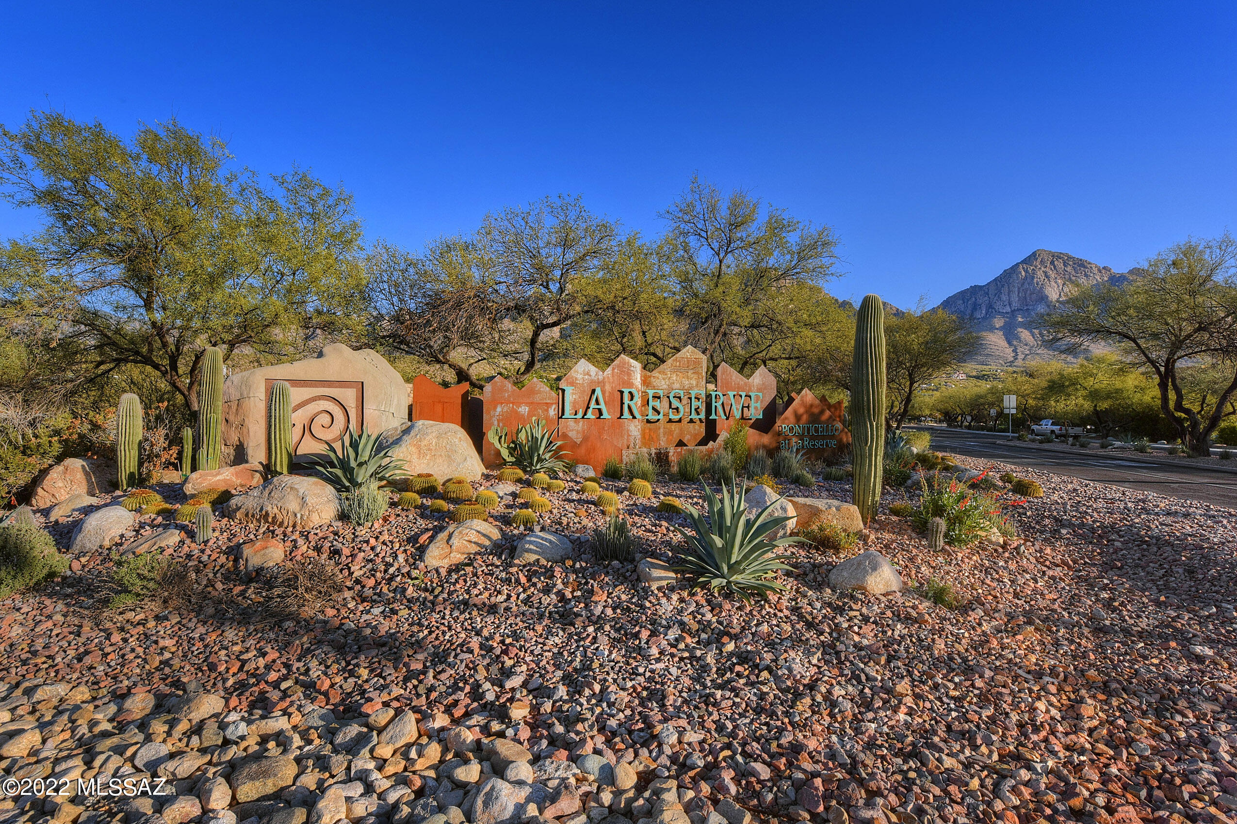 2116 E Buck Ridge Place