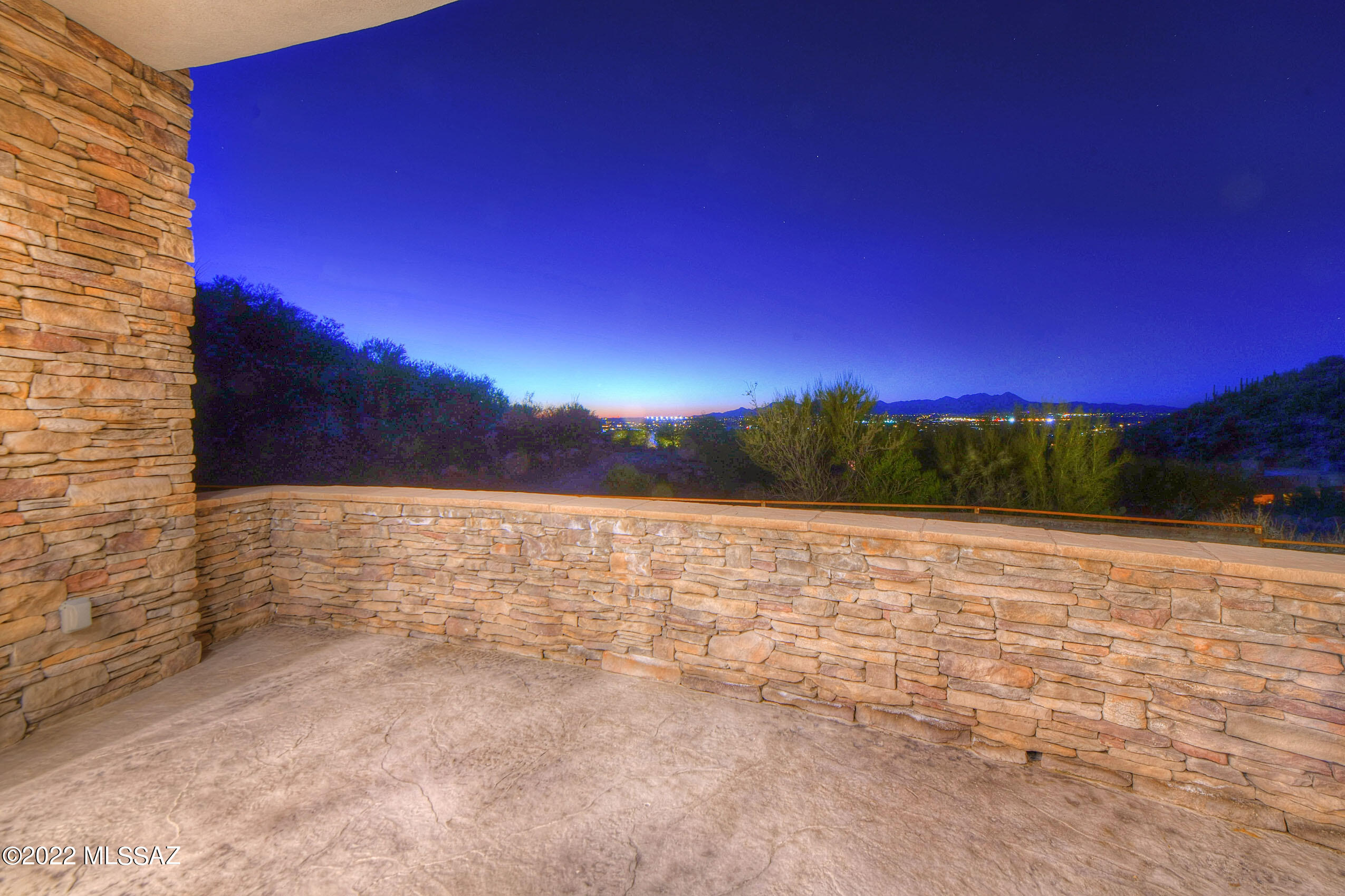 2116 E Buck Ridge Place