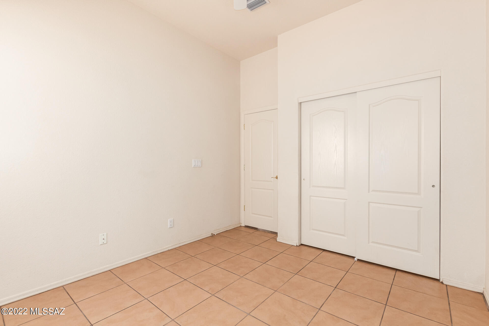 5069 N Pinnacle Cove Drive