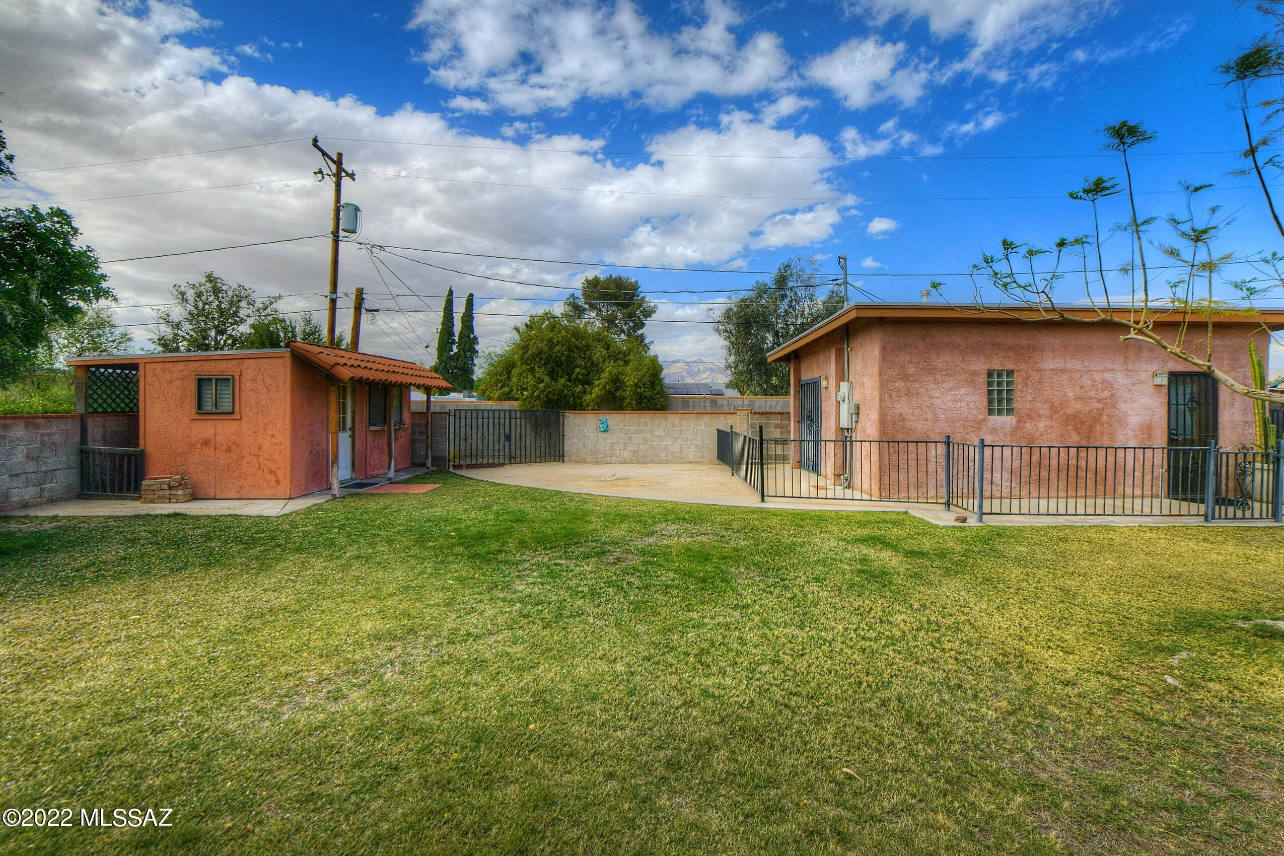 4721 E Hawthorne Street