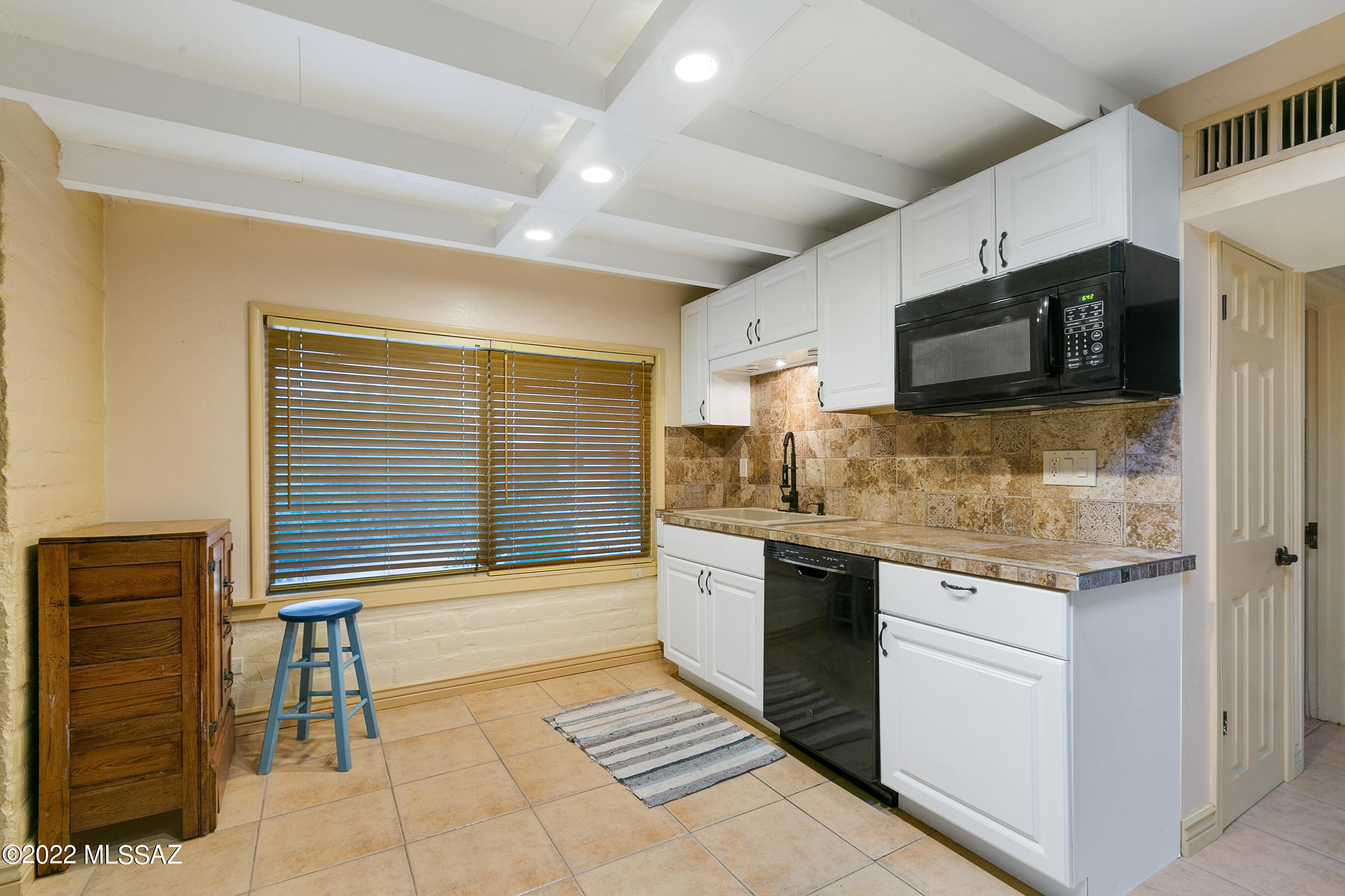 6882 N Casas Adobes Drive