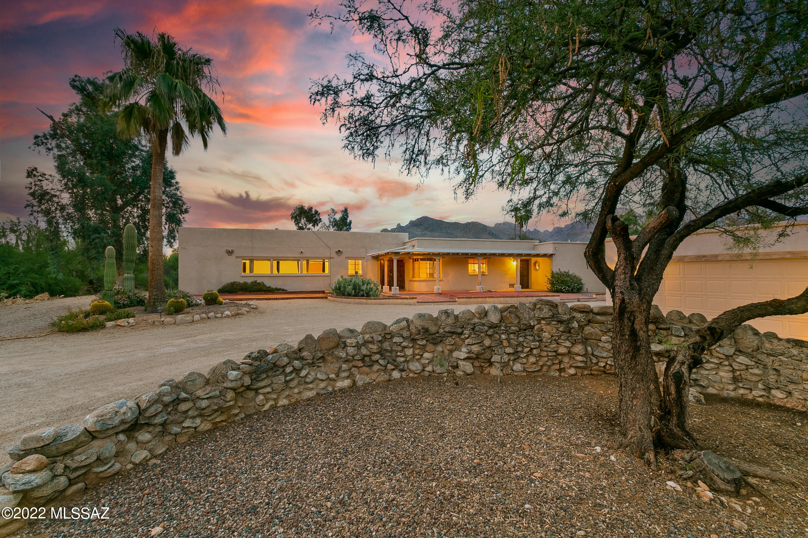 6882 N Casas Adobes Drive