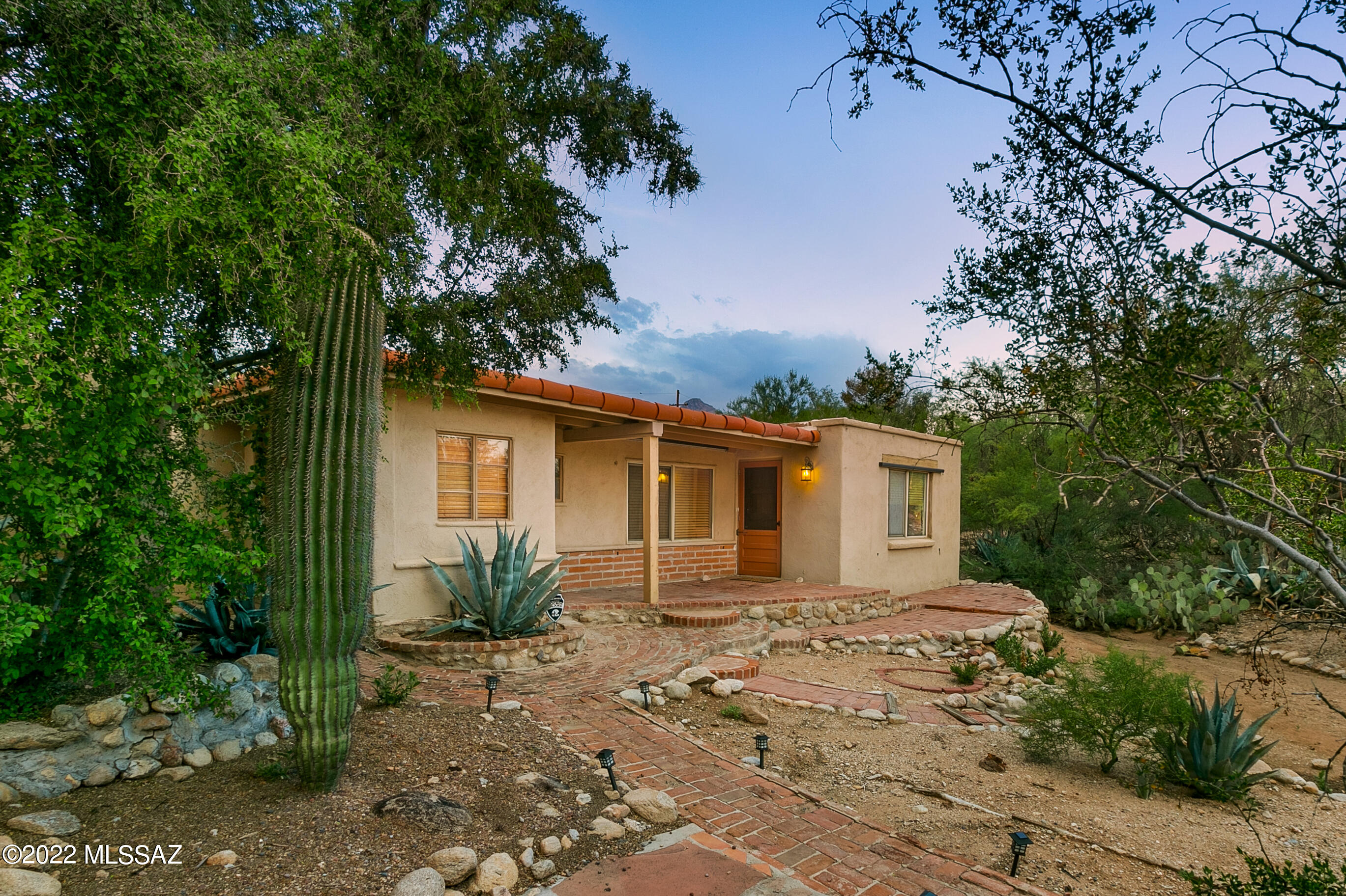 6882 N Casas Adobes Drive