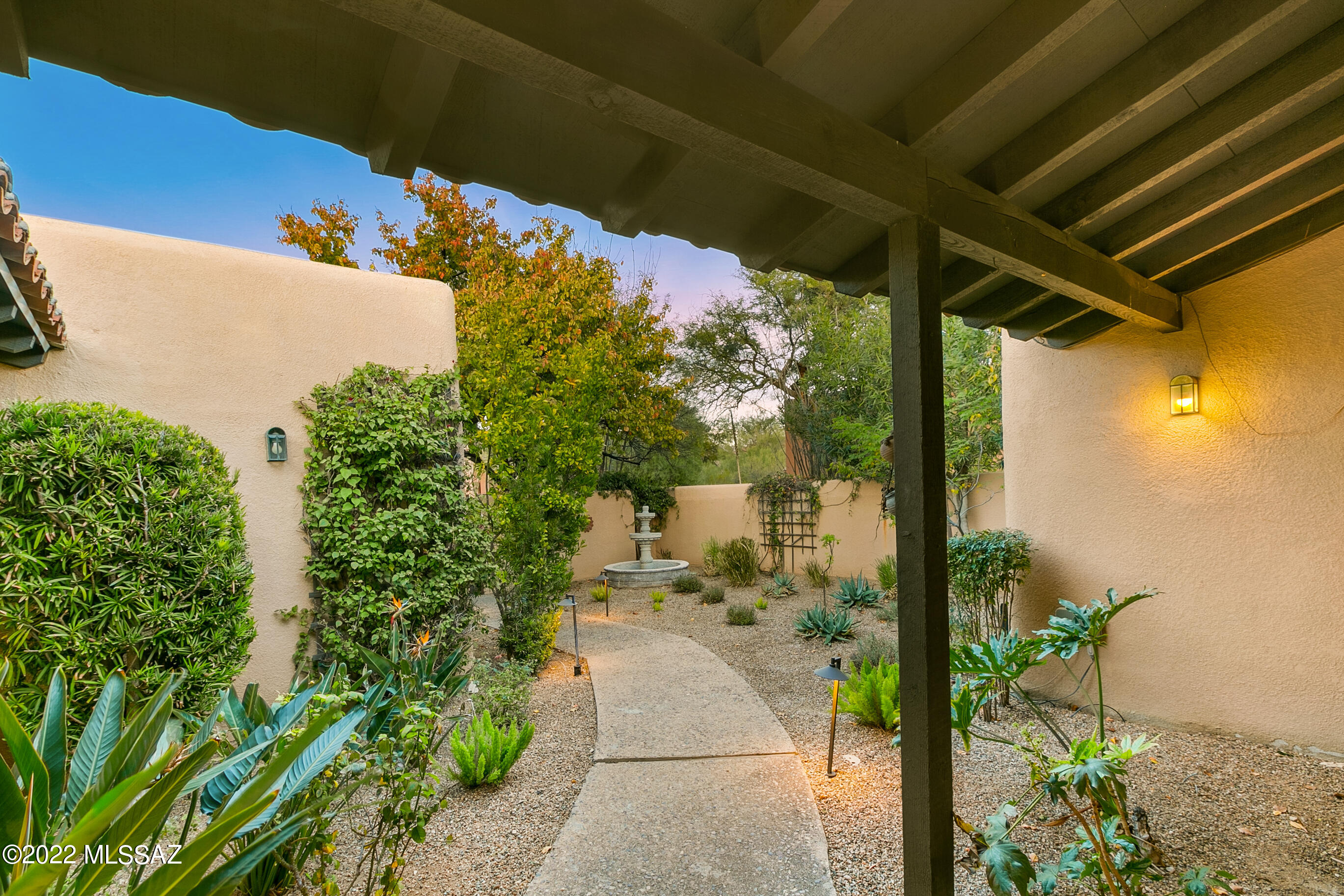 3457 N Country Club Vista Circle