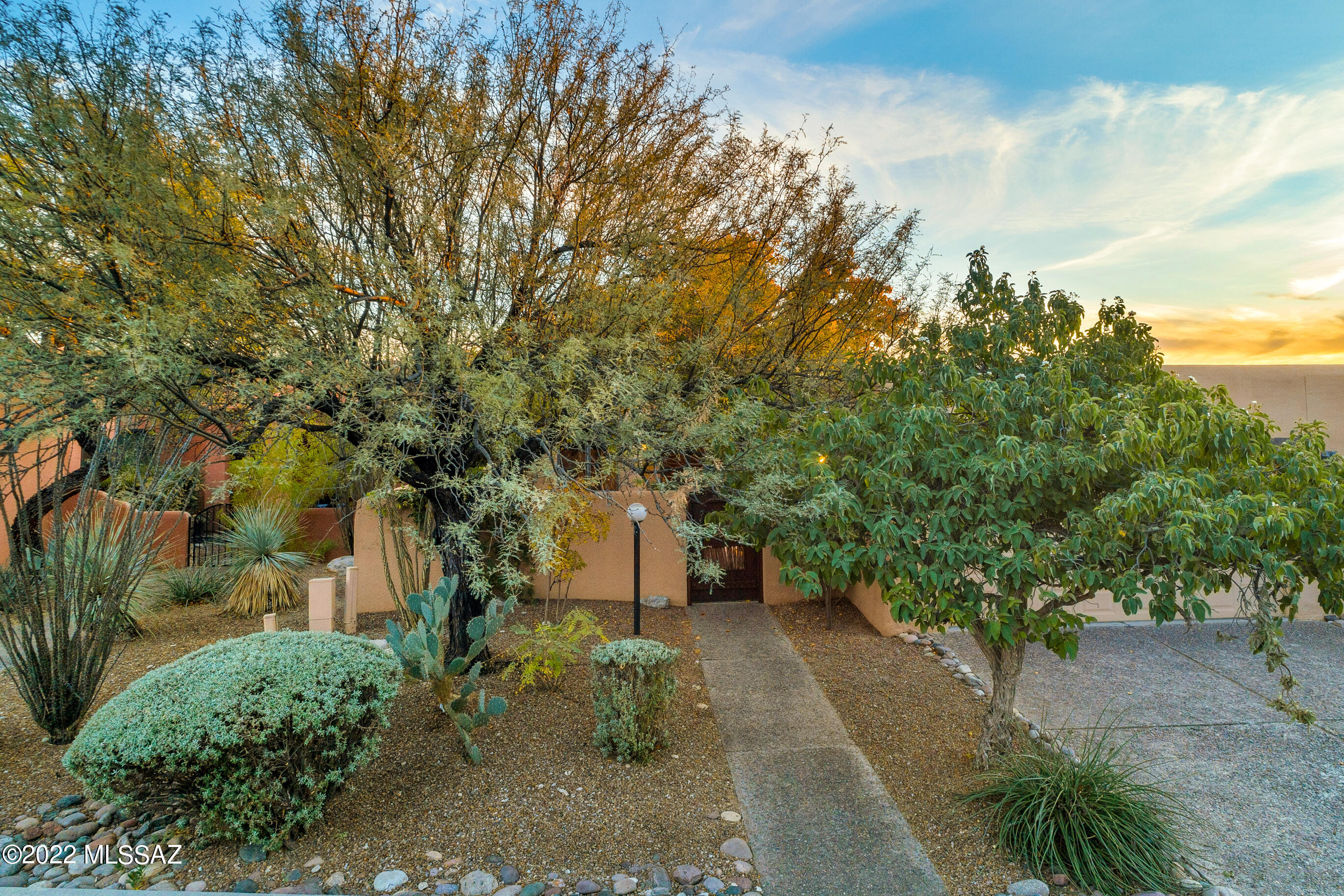 3457 N Country Club Vista Circle