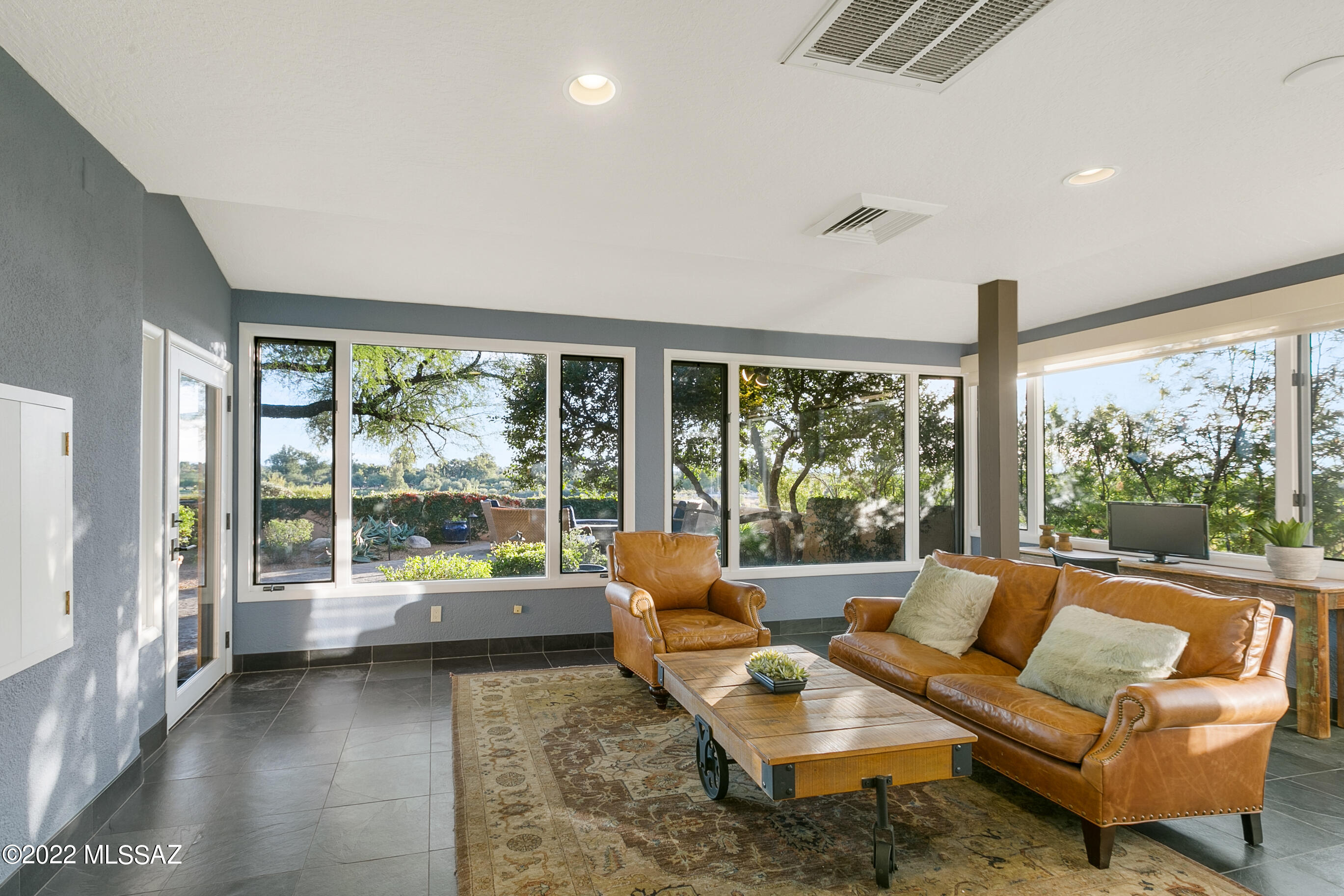 3457 N Country Club Vista Circle