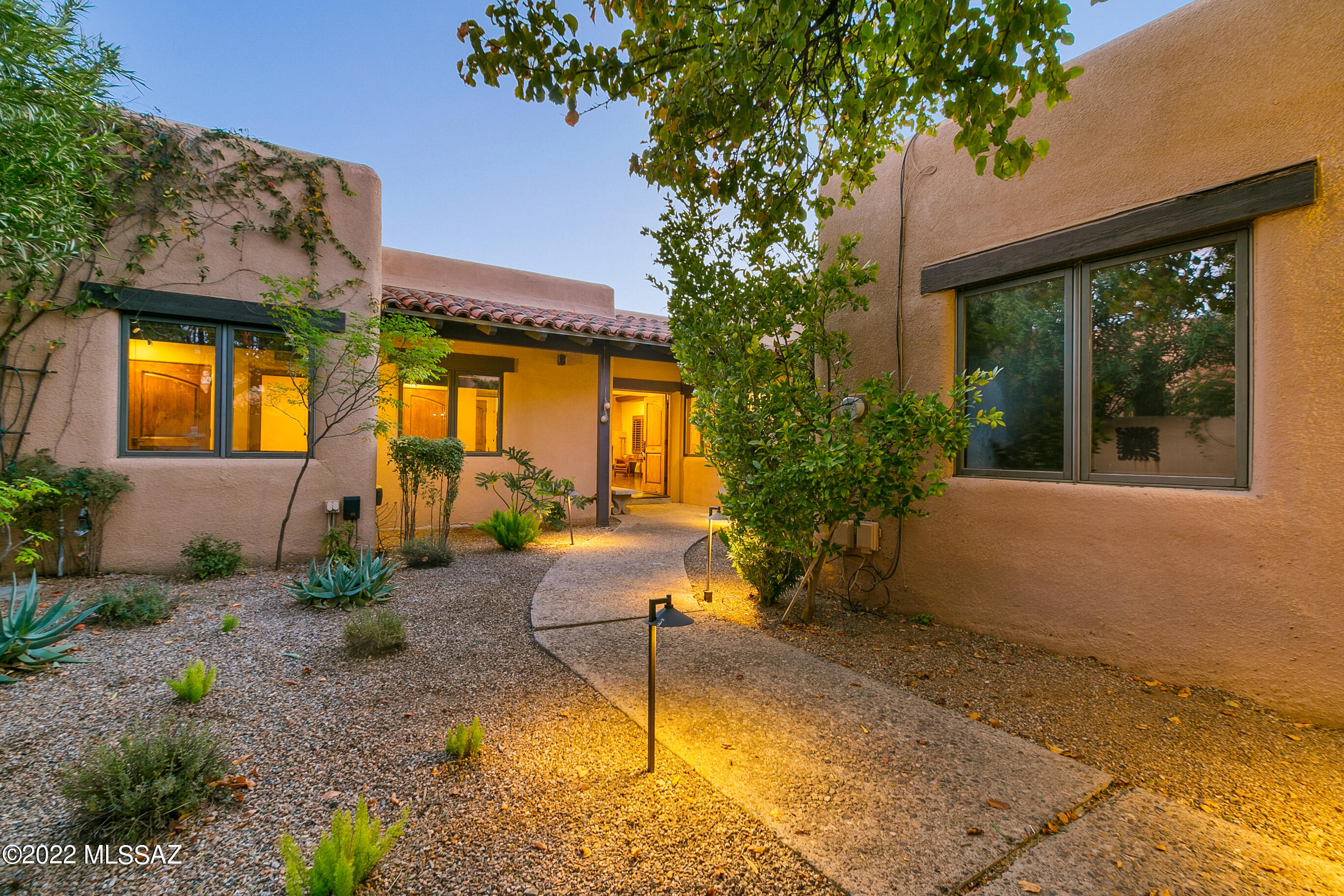 3457 N Country Club Vista Circle