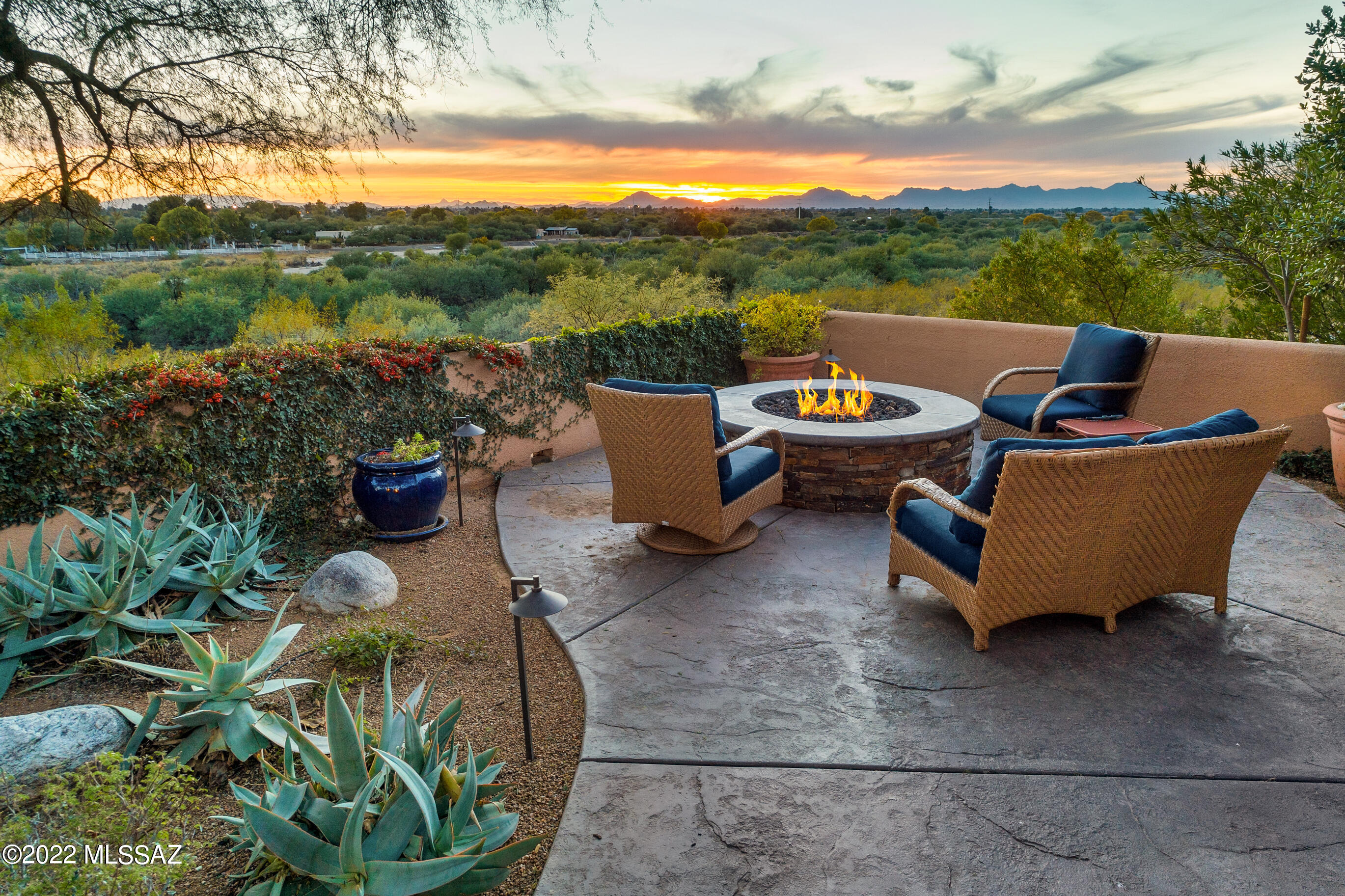 3457 N Country Club Vista Circle