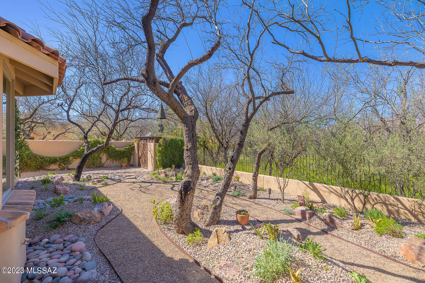 5329 E Presidio Road