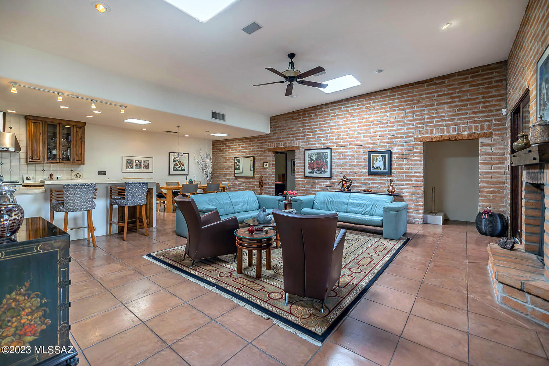 5329 E Presidio Road