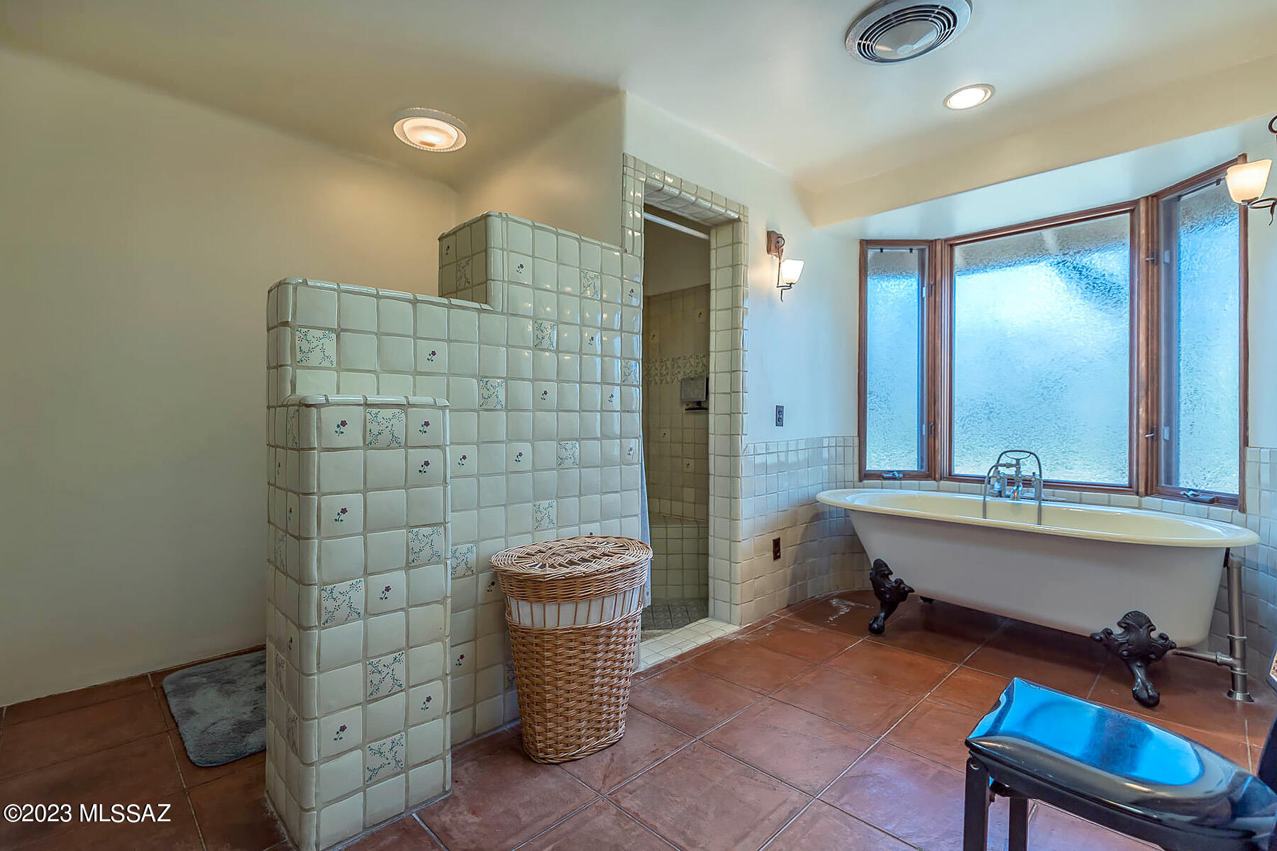 5329 E Presidio Road