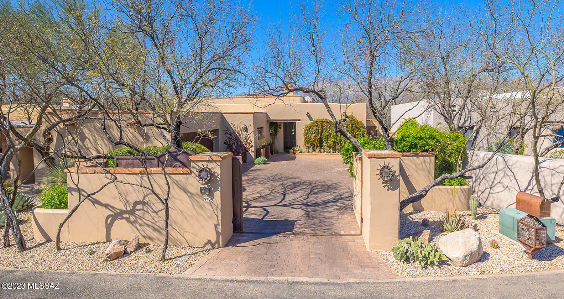 5329 E Presidio Road