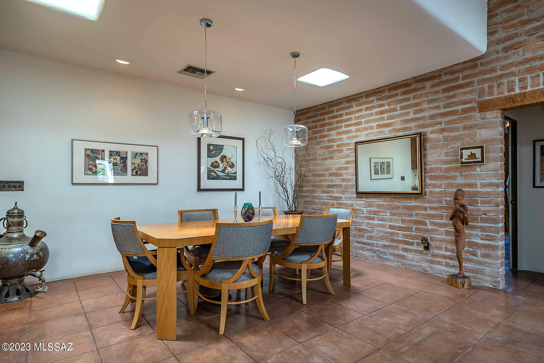 5329 E Presidio Road