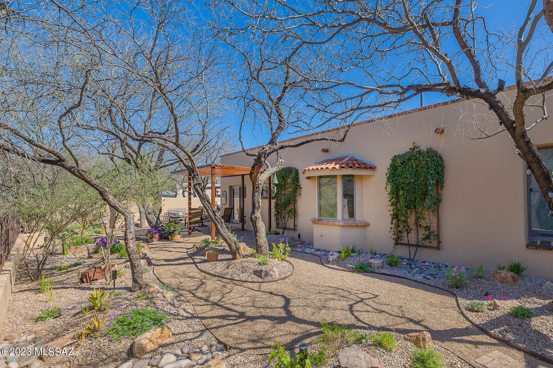 5329 E Presidio Road