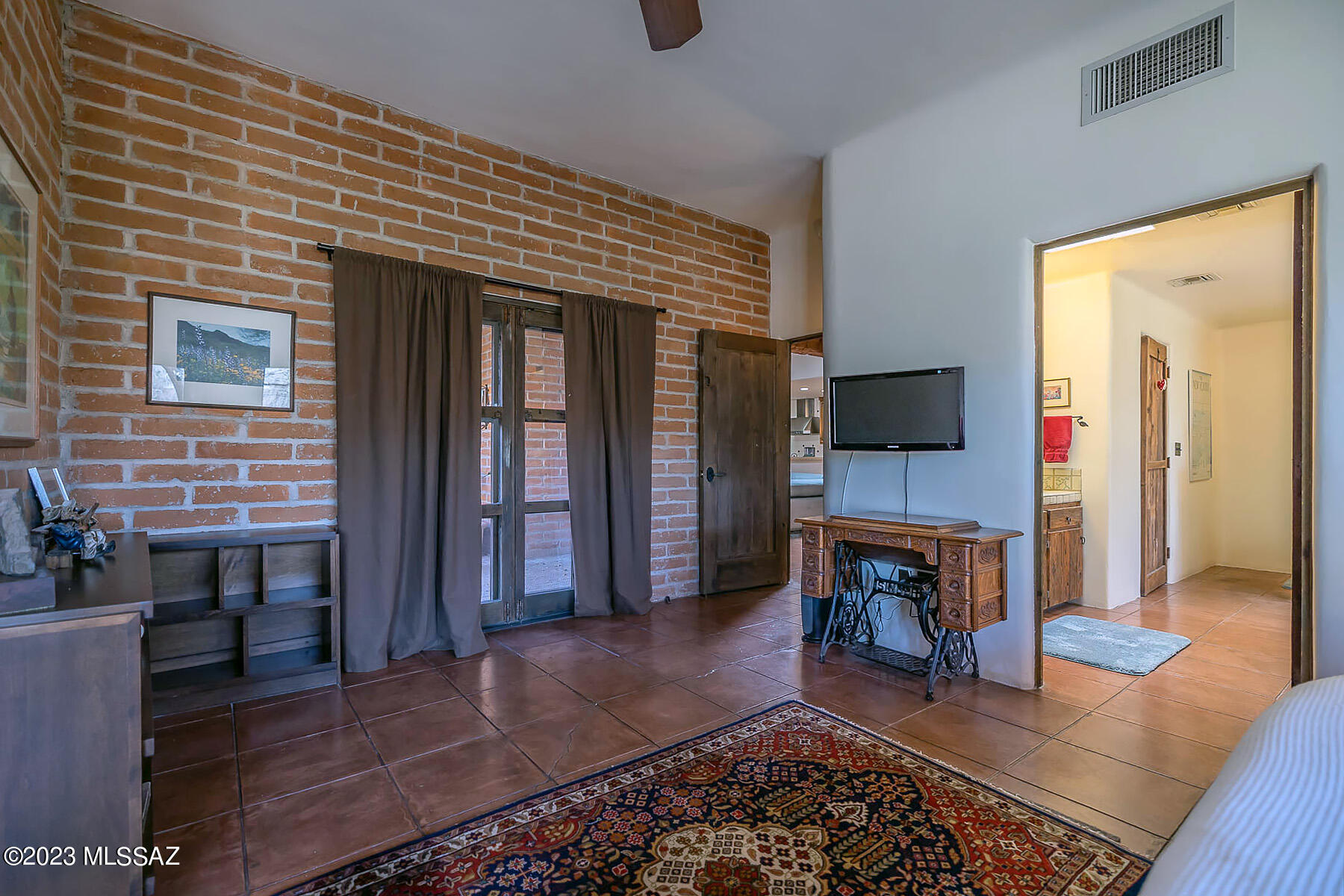 5329 E Presidio Road