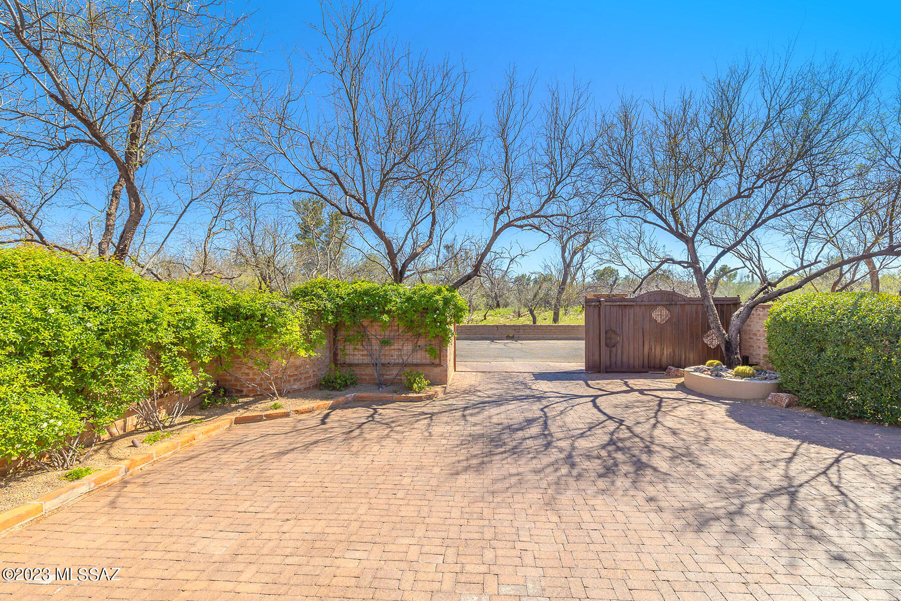 5329 E Presidio Road