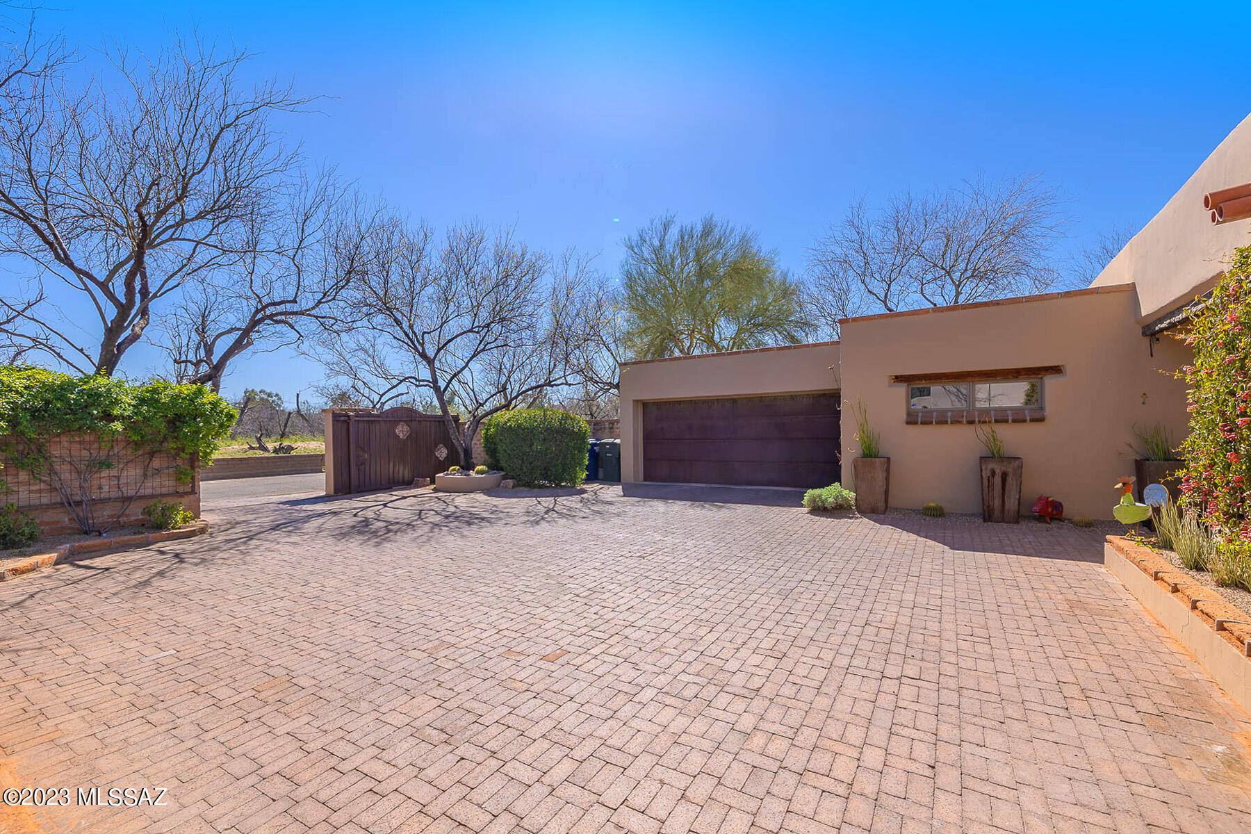 5329 E Presidio Road