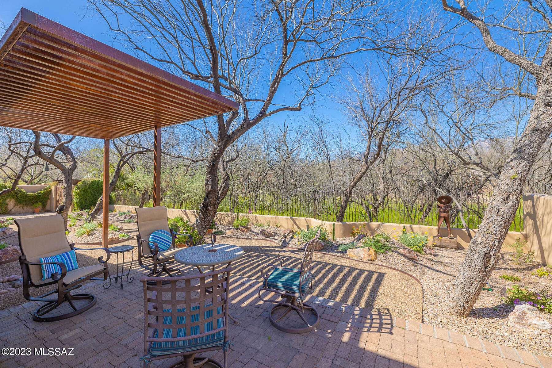 5329 E Presidio Road