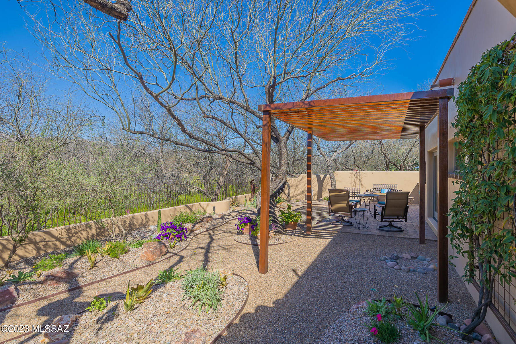 5329 E Presidio Road