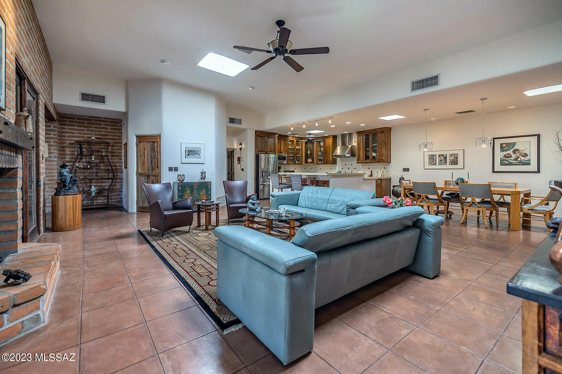 5329 E Presidio Road