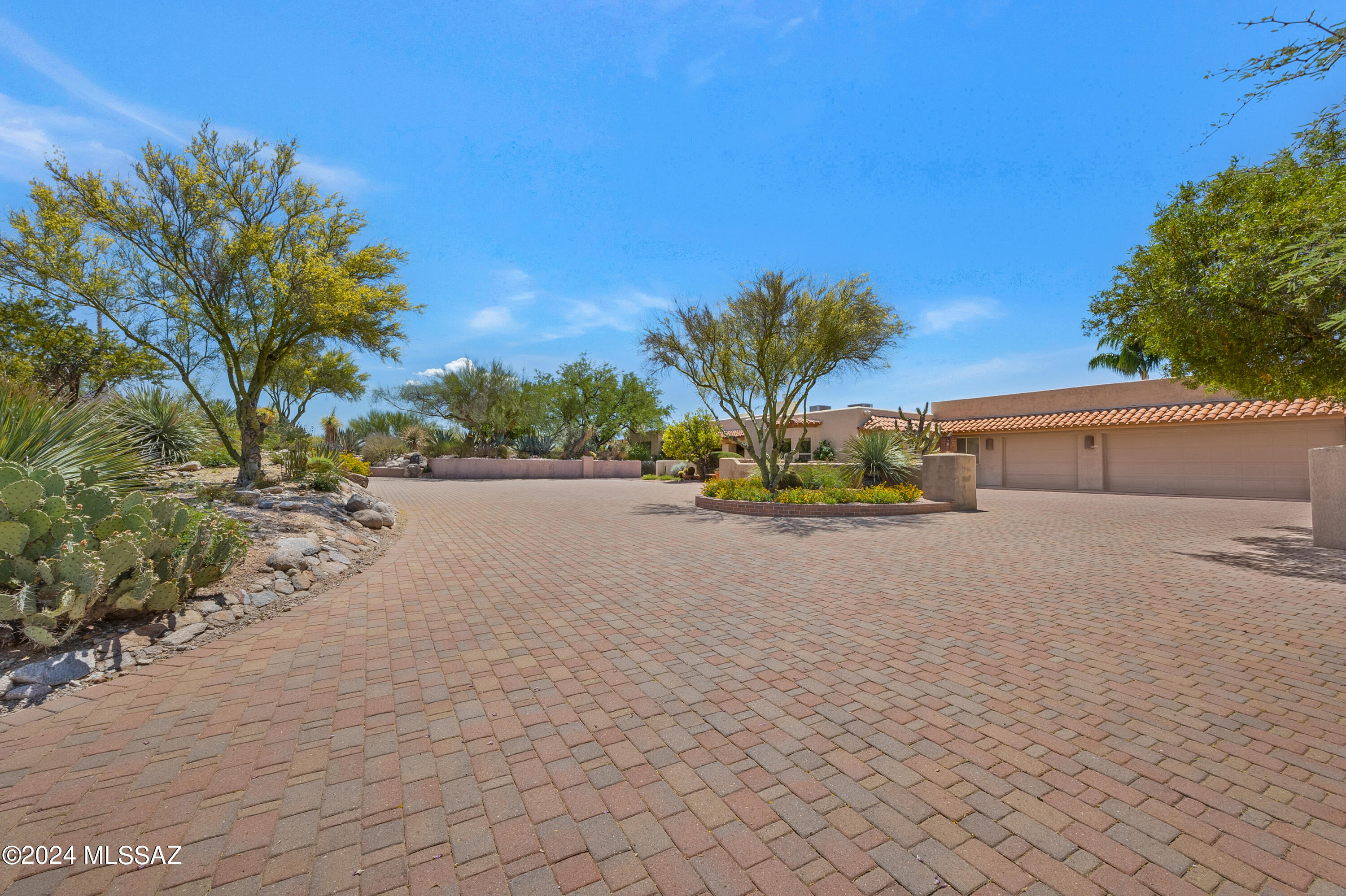 3835 N Pantano Road