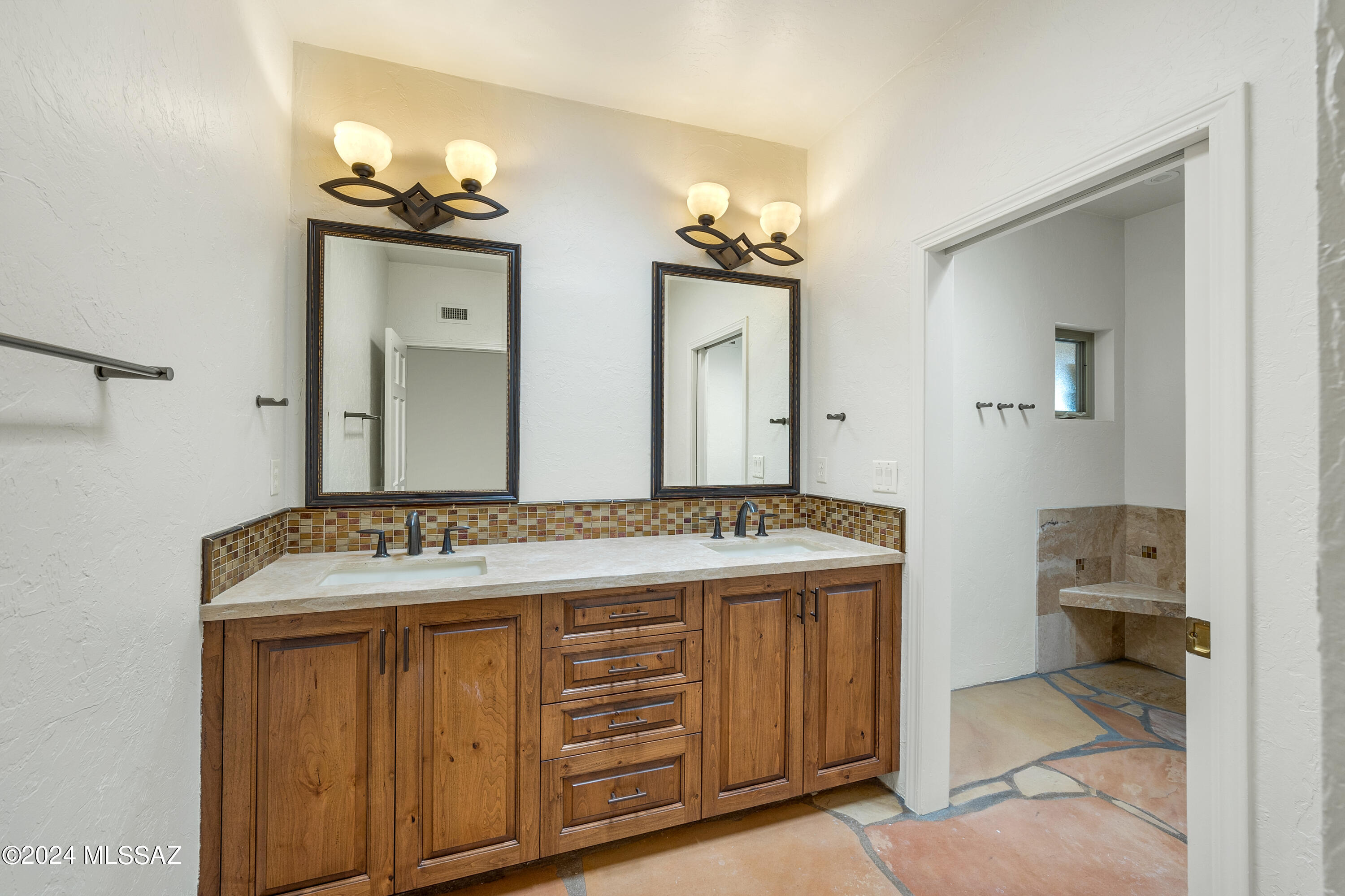 3835 N Pantano Road
