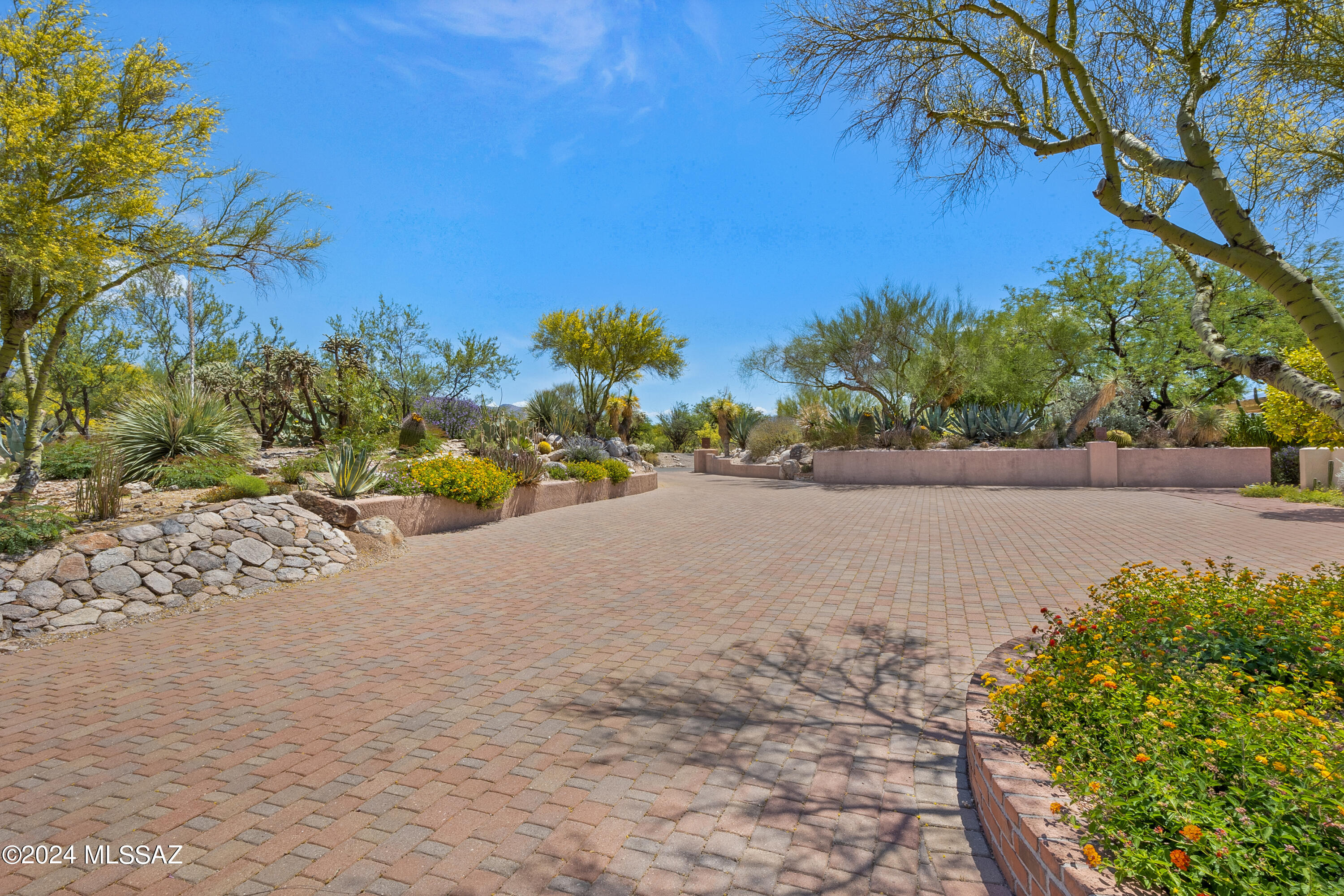 3835 N Pantano Road